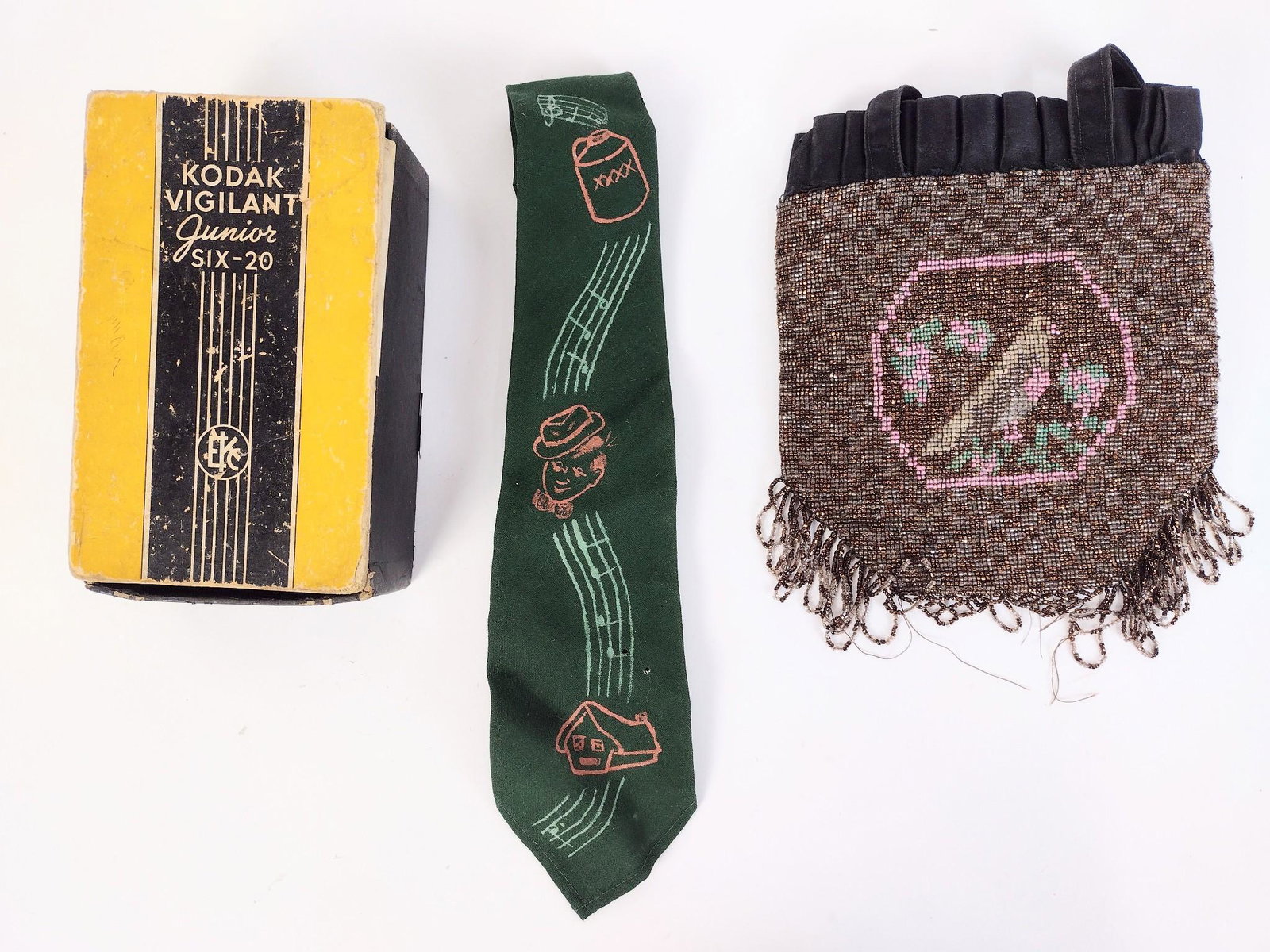 Kodak Vigilant Junior Six-20, Tie and Purse (1 of 6)