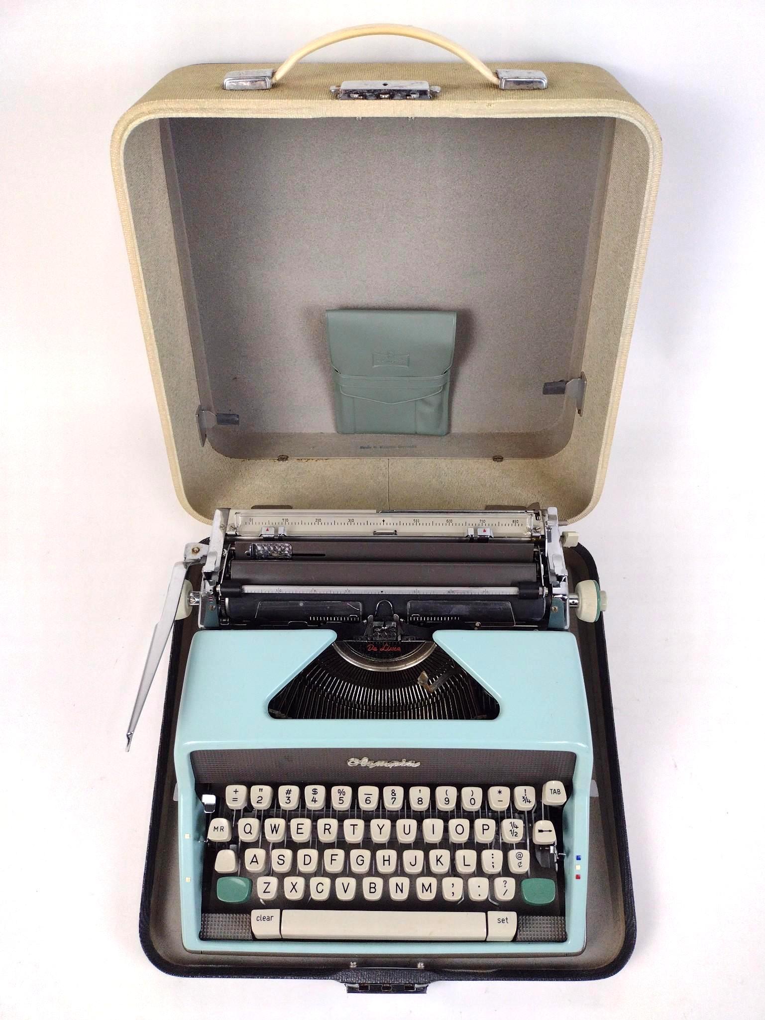 Powder Blue Olympia Deluxe Typewriter (1 of 10)