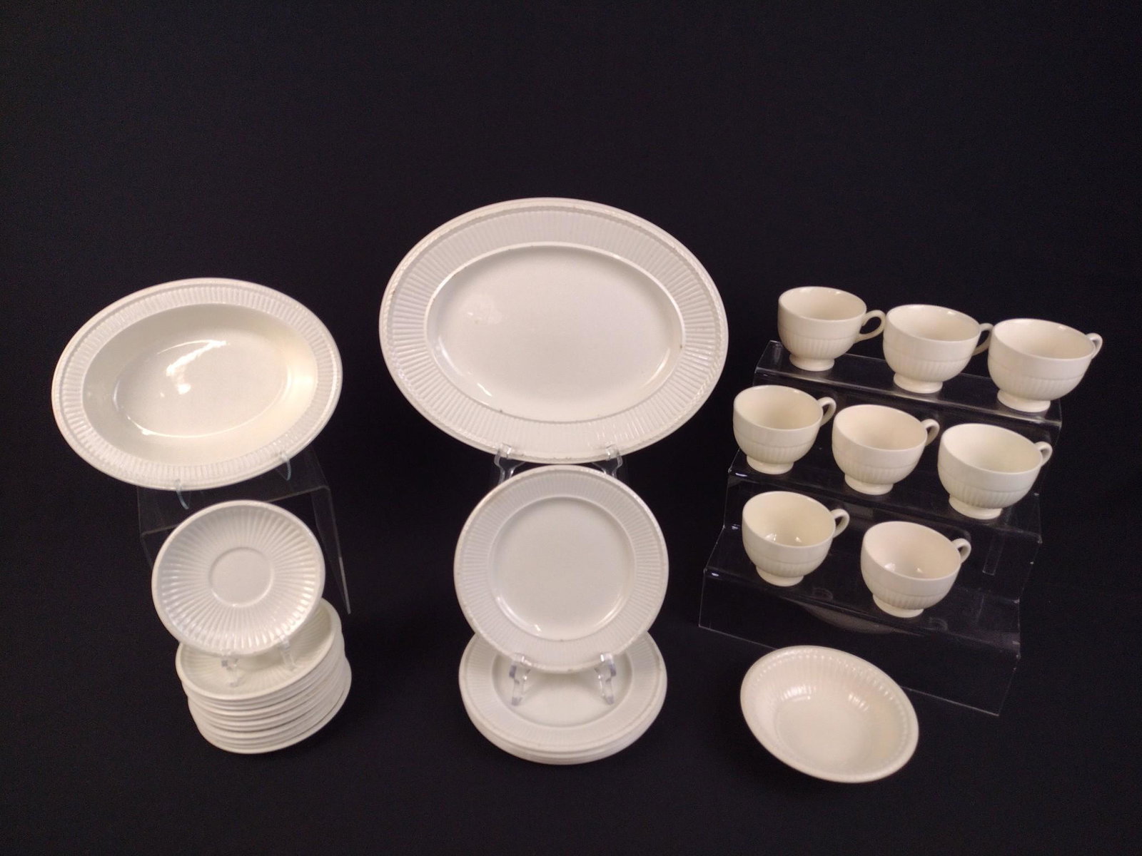 28 Pcs Wedgwood "Etruria" Dinnerware (1 of 4)