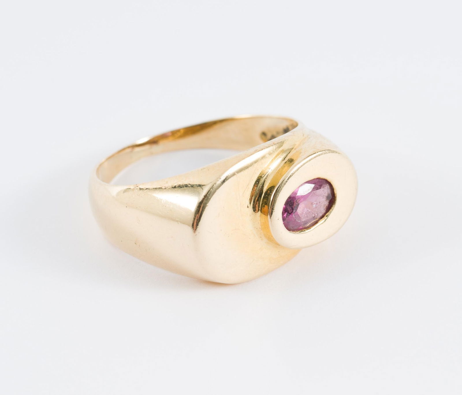 18k Gold & Pink Sapphire Ring (1 of 3)
