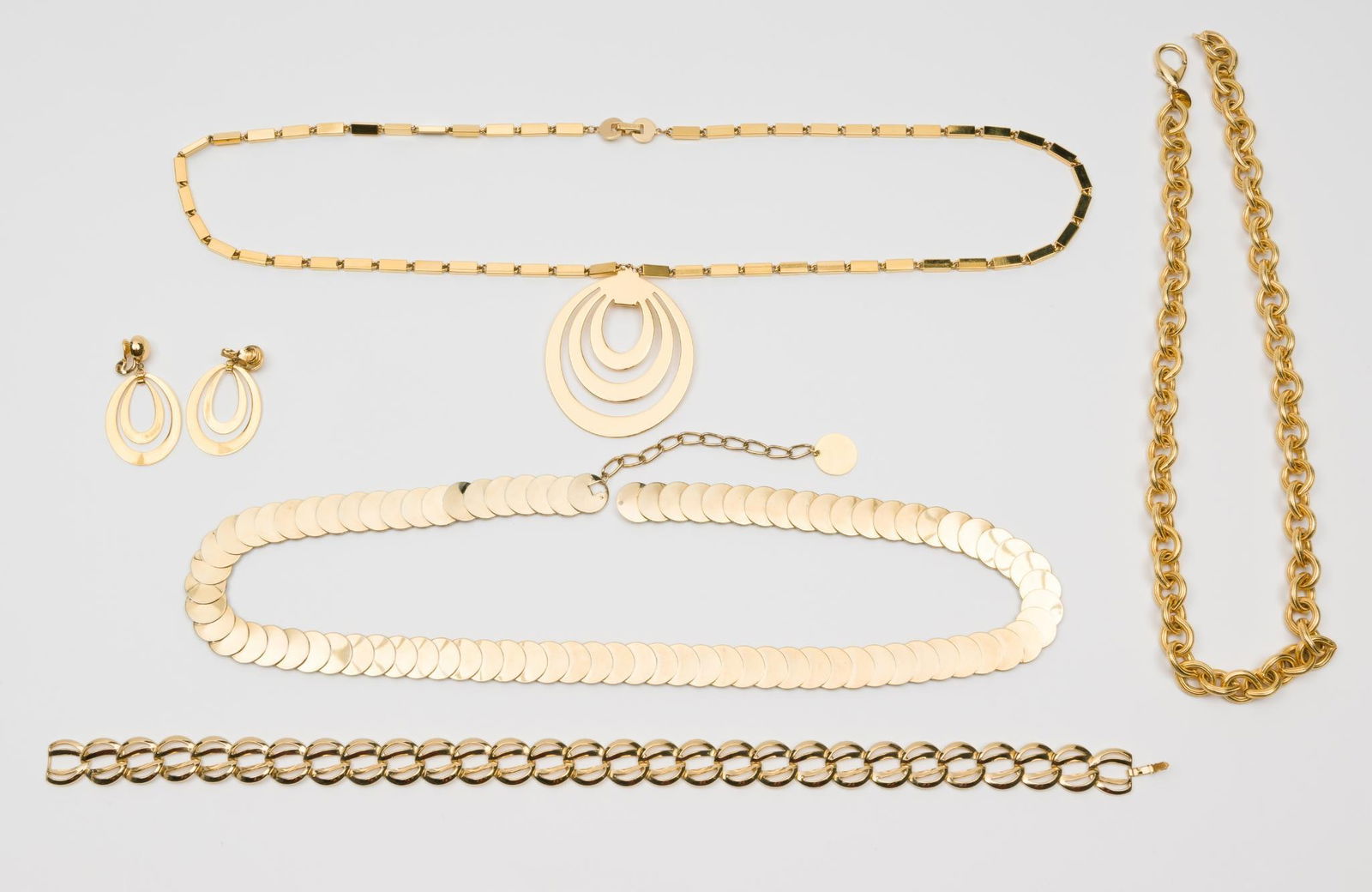 5 Pcs. Gold-Colored Costume Jewelry Incl. Necklaces & Earrings (1 of 5)