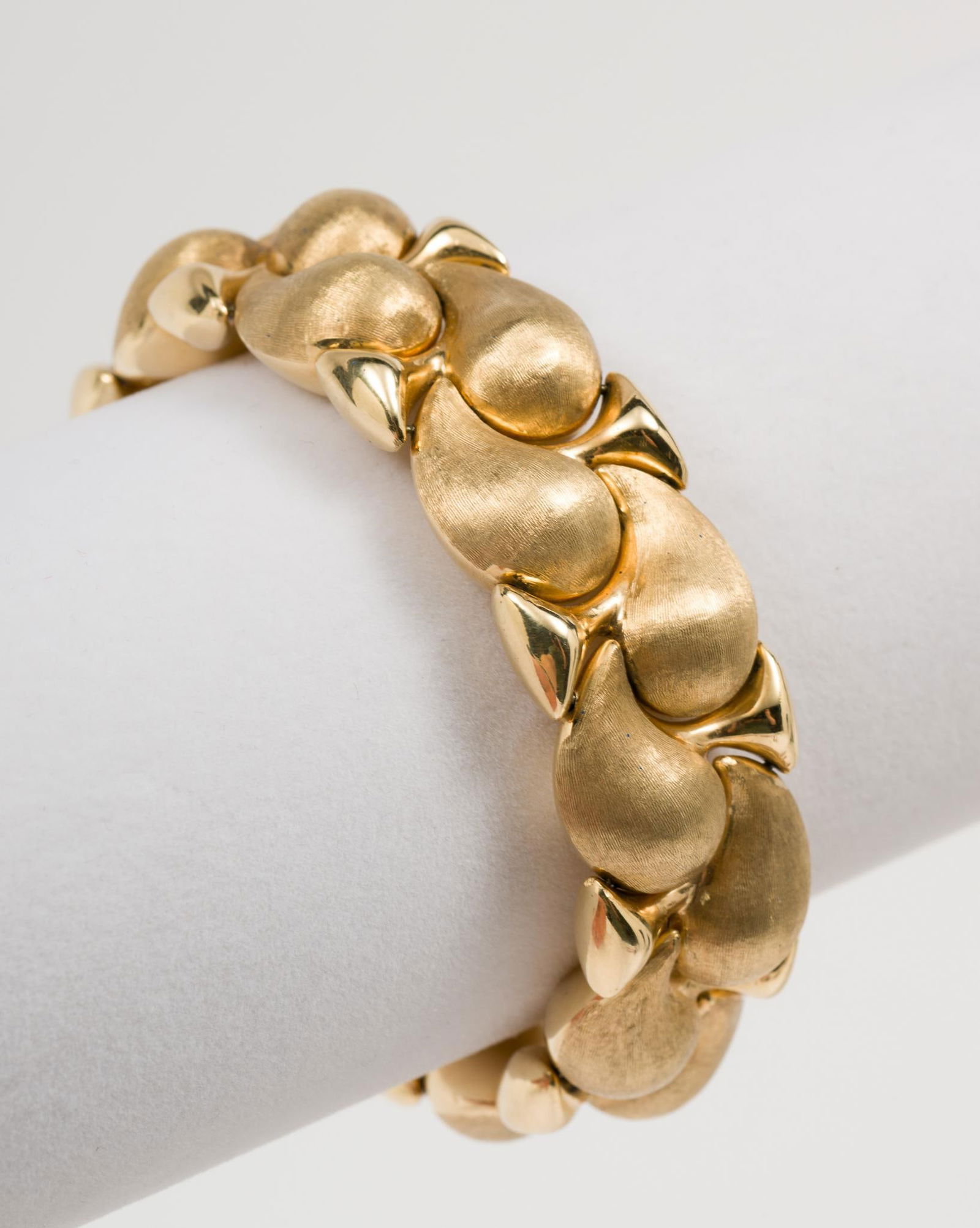 14K Gold Italian Teardrop Link Bracelet (1 of 5)