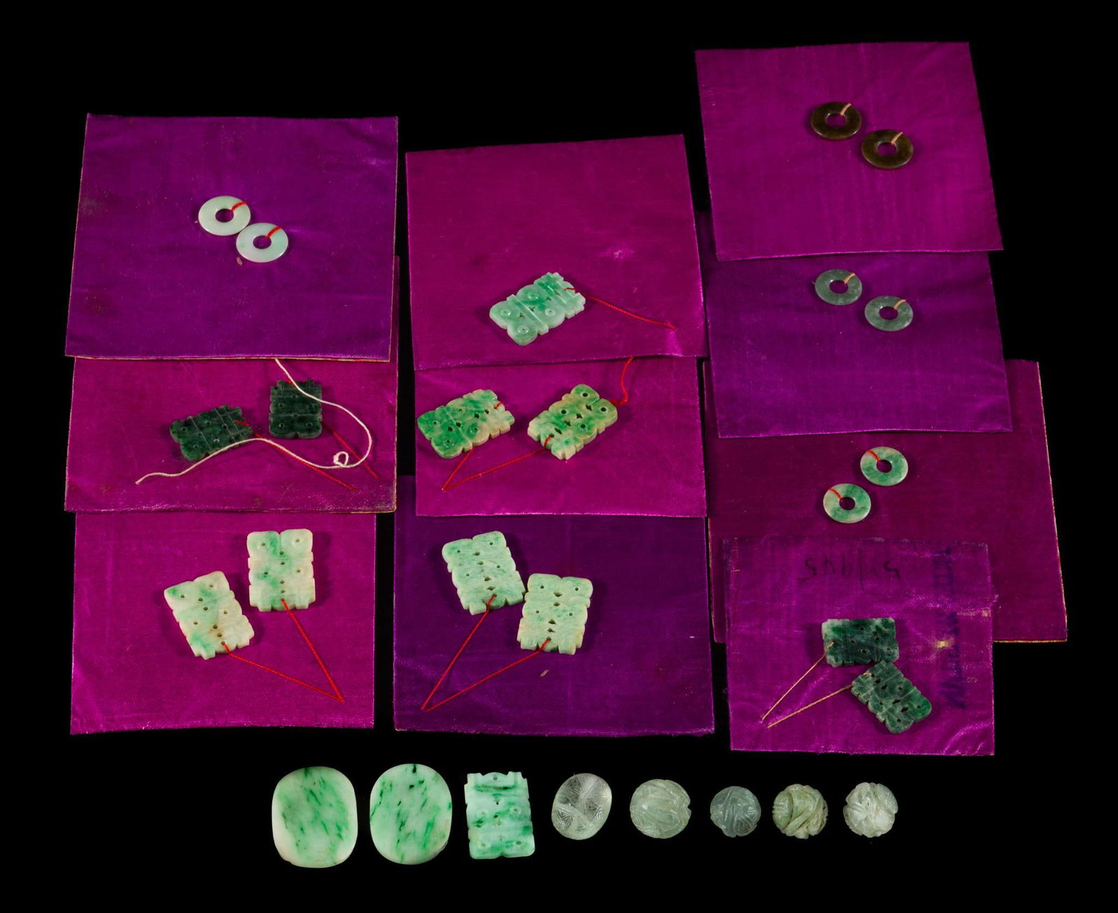 20 Qing Dynasty (1636-1912) Jade Pendants & 5 Celadon Jade Beads (1 of 8)