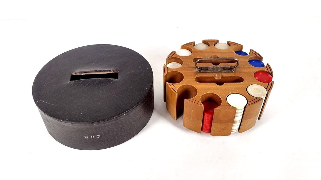 Vintage Poker Chips in Carrier (1 of 5)