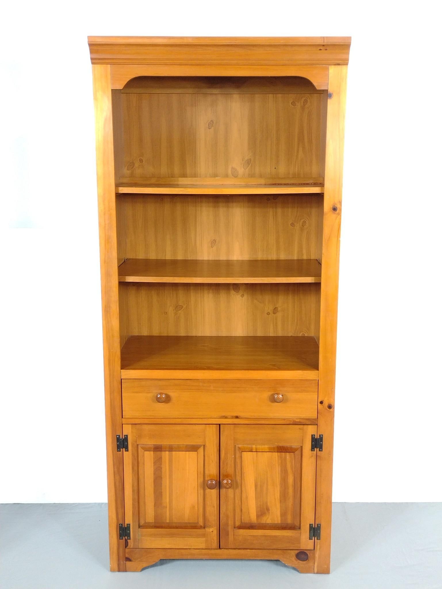 Broyhill bookcase with light deals