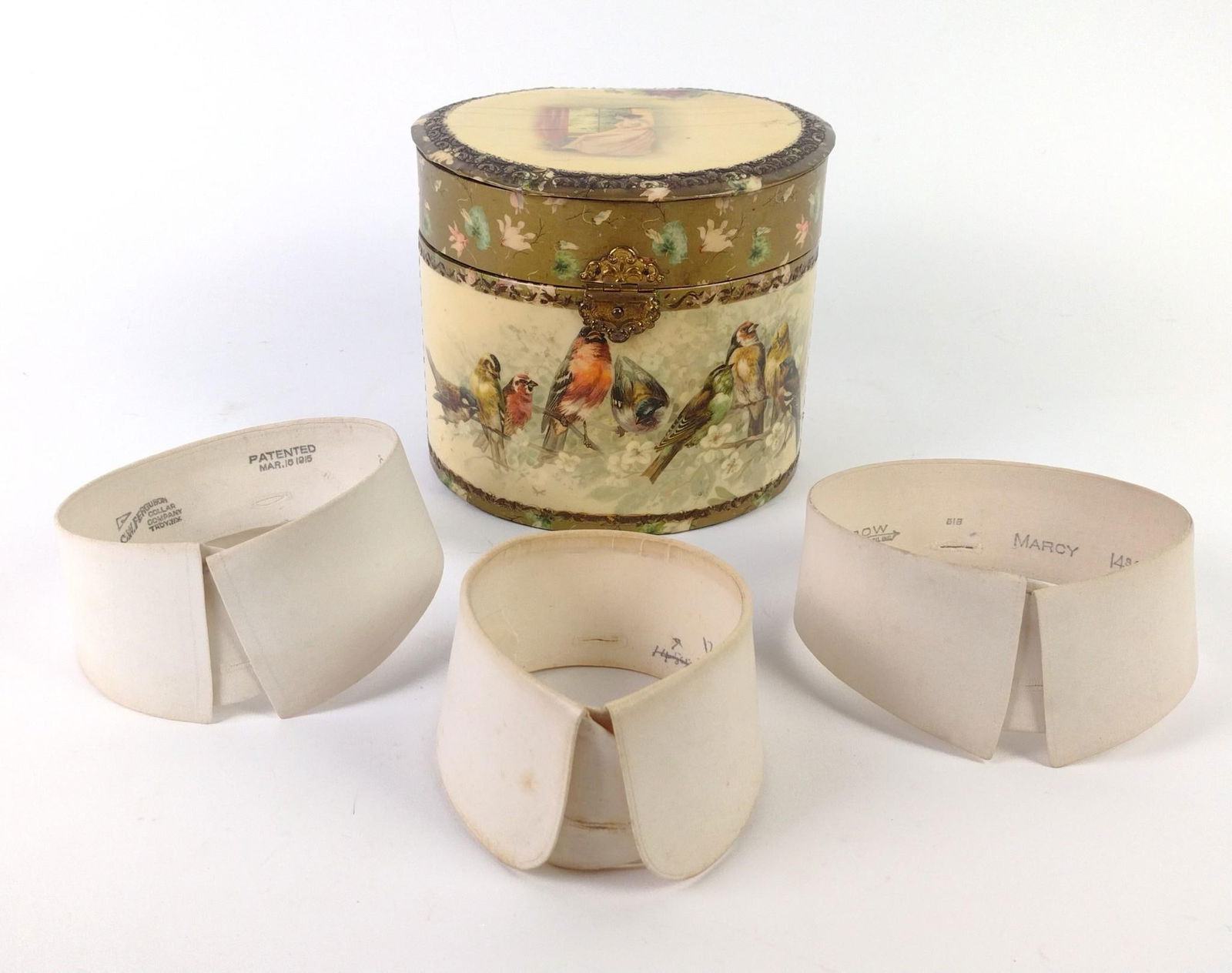 Antique Collar Box With 3 Collars (1 of 5)