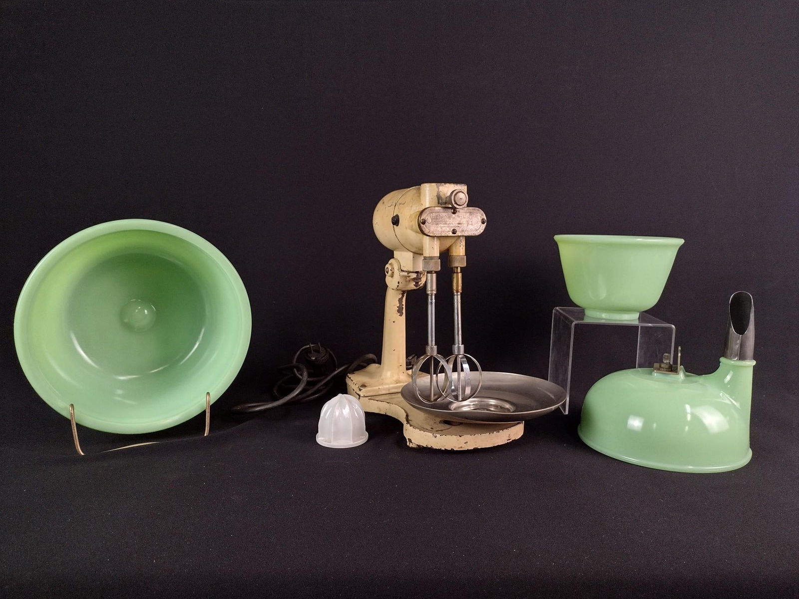 Sunbeam Mixmaster with Juicer Attachment (1 of 8)