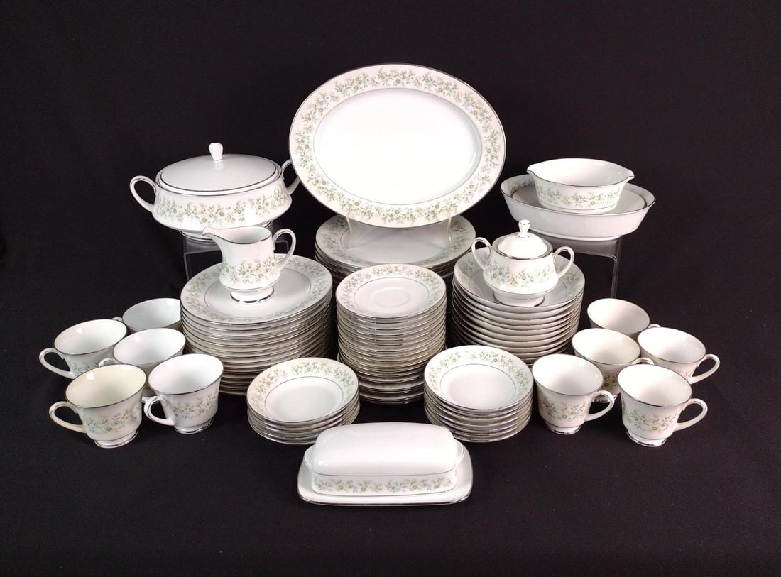80 Pcs Noritake Savannah: Dinner Plate 10-1/2" diameter. Platter 13-1/2" wide. MG.