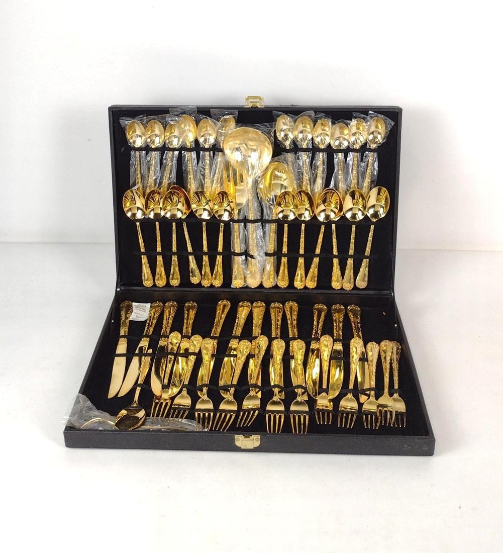 53 Pcs WM Rogers and Sons Flatware in Case (1 of 7)