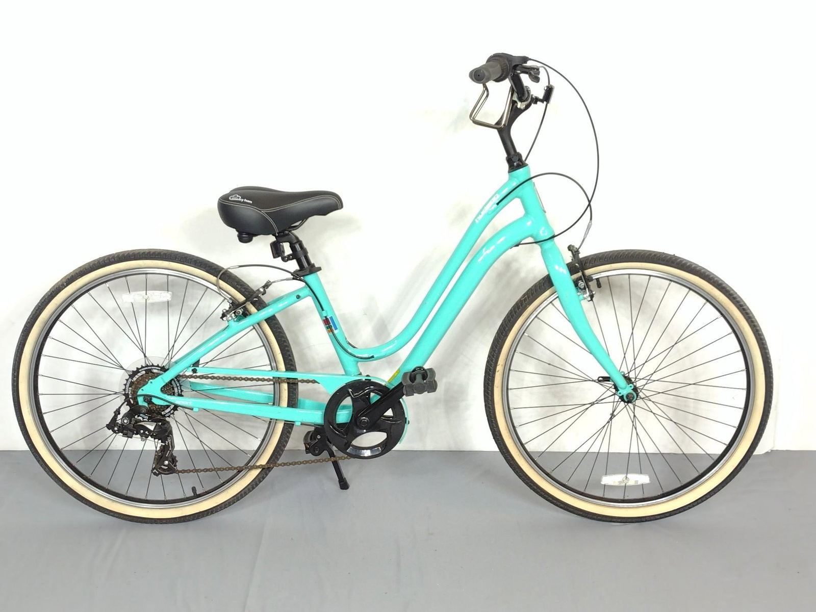 Hudson Jamis 7 Speed Bike: Overall 26" wide X 68" long X 43" high. Tire 26". Has a few scratches. MG.