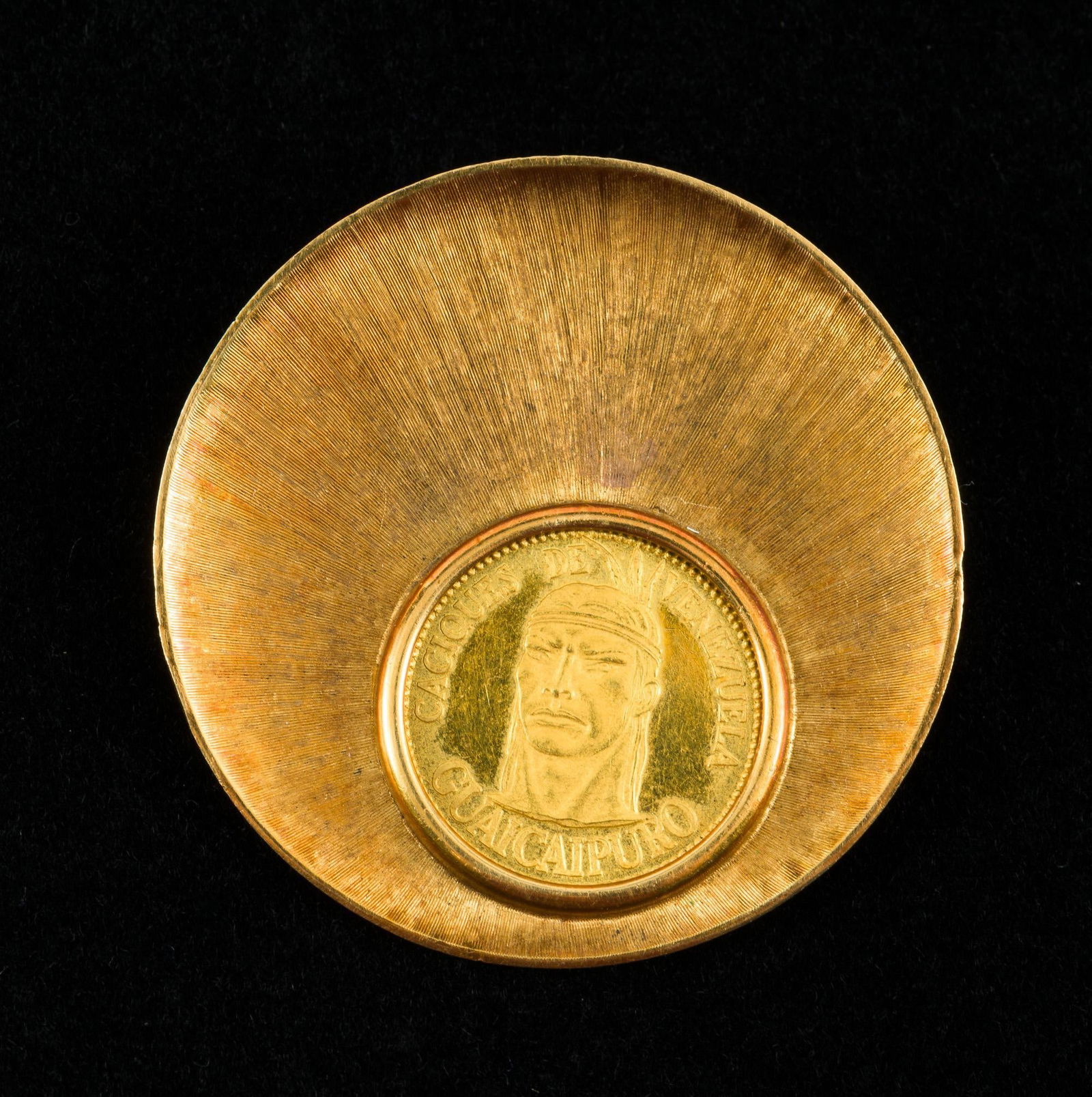 Caiques De Venezuela .900 Gold Coin Brooch (1 of 2)