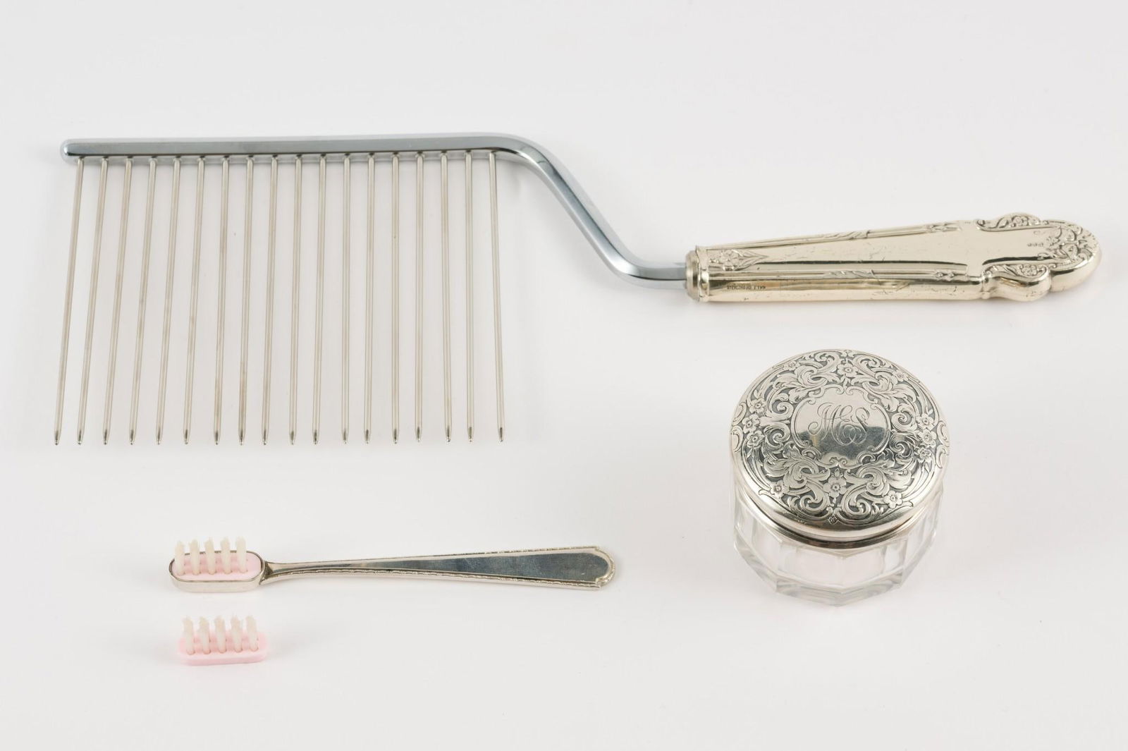 3 Sterling Vanity Pieces (1 of 9)