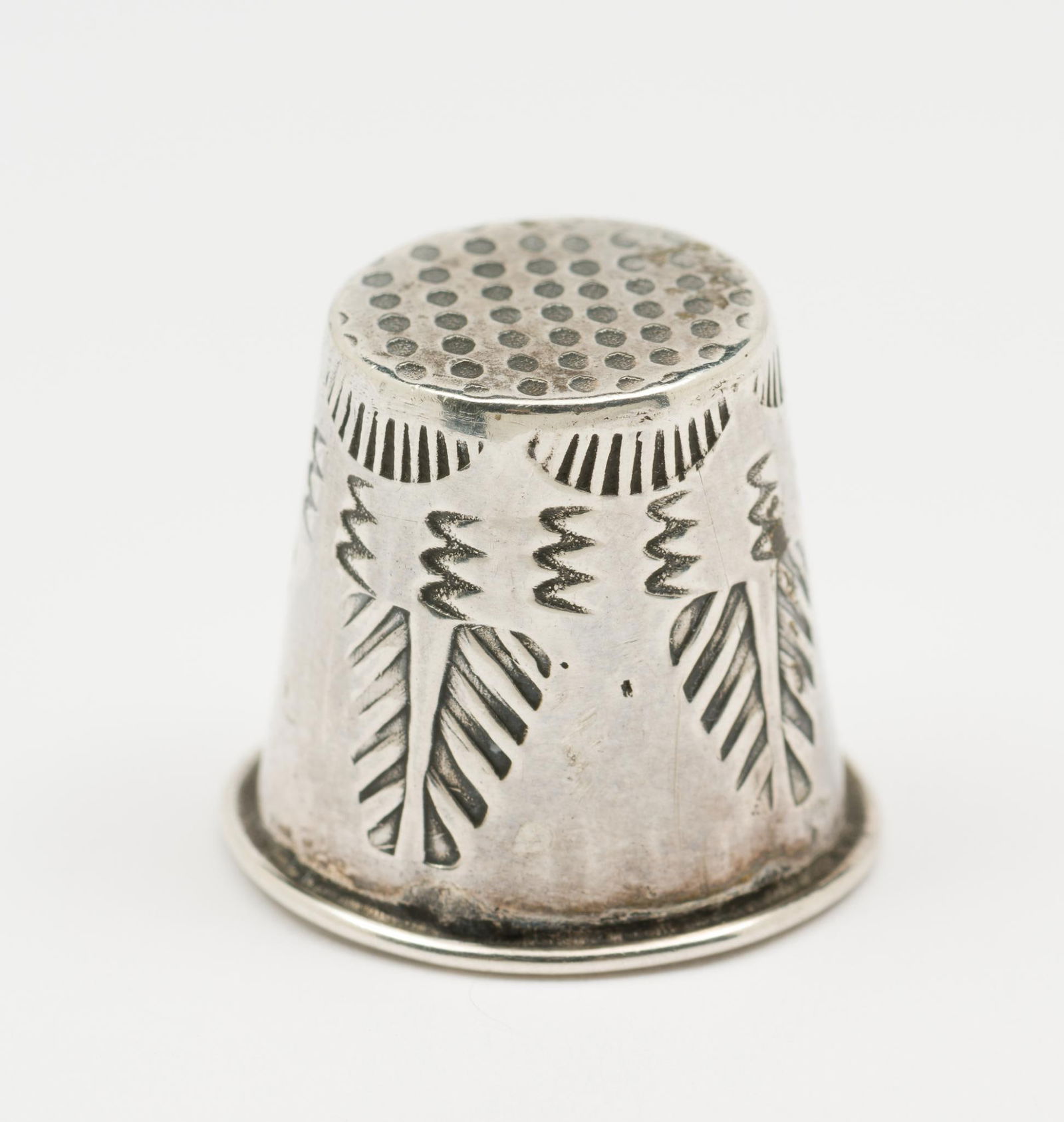 Southwest Native American Sterling Thimble: Sterling thimble with Southwestern Native American designs. 0.1 ozt. AJ.