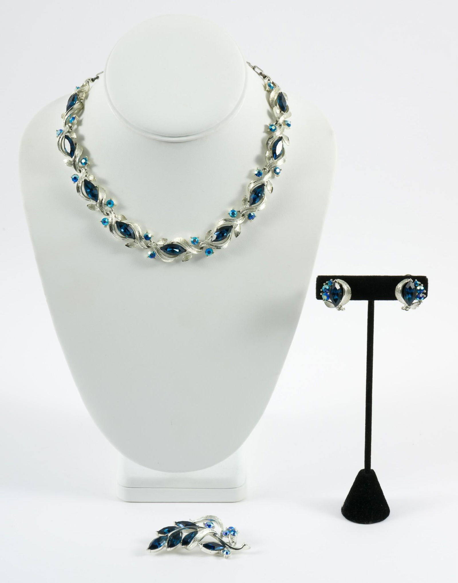 Lisner Blue Rhinestone Suite (1 of 8)