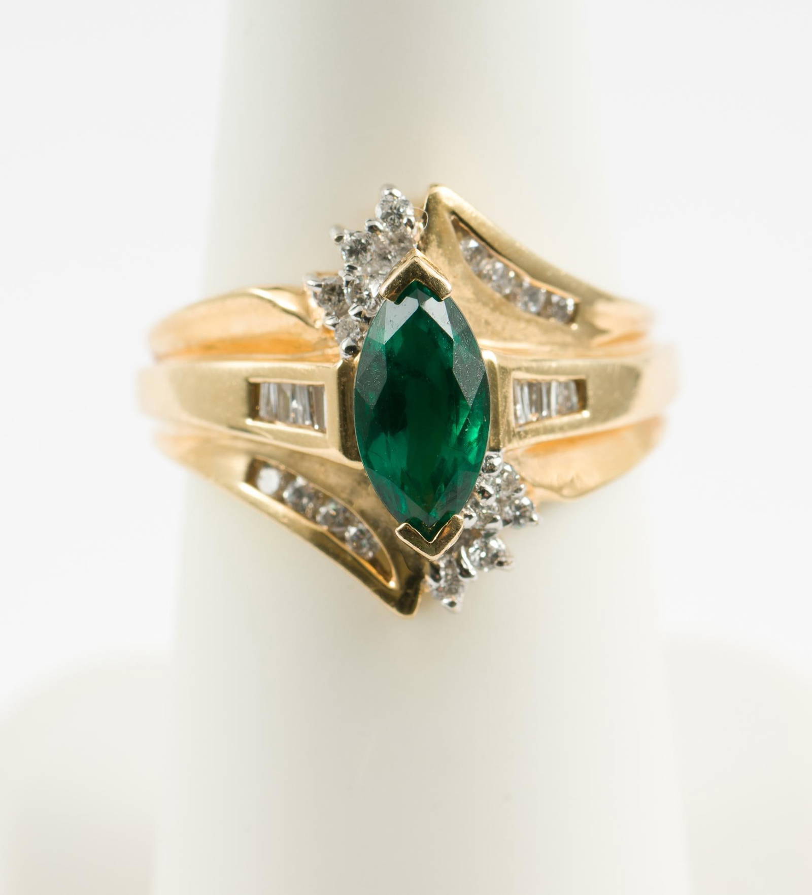14k Gold & Gemstone Ring Auction