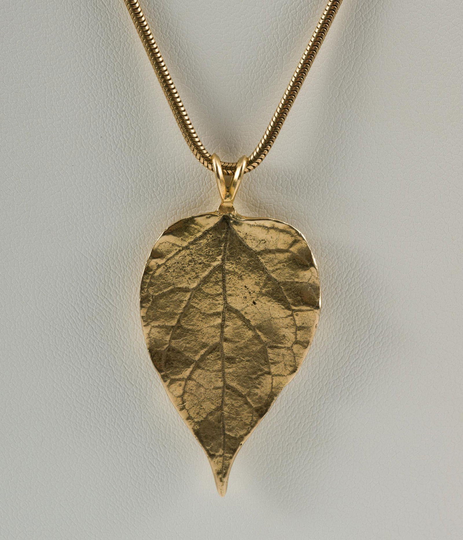 14K Gold Necklace w/ Leaf Pendant (1 of 4)