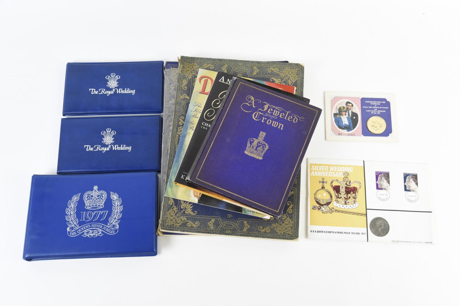 10 Pcs Royal Ephemera, 1st Day Covers and Commemorative Coins (1 of 6)