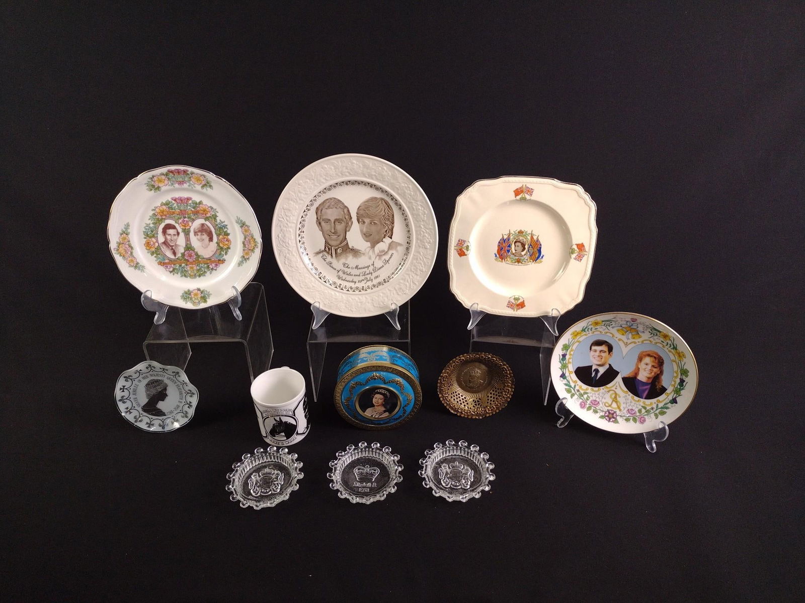 11 Pcs Royal Commemoratives incl Mugs (1 of 10)