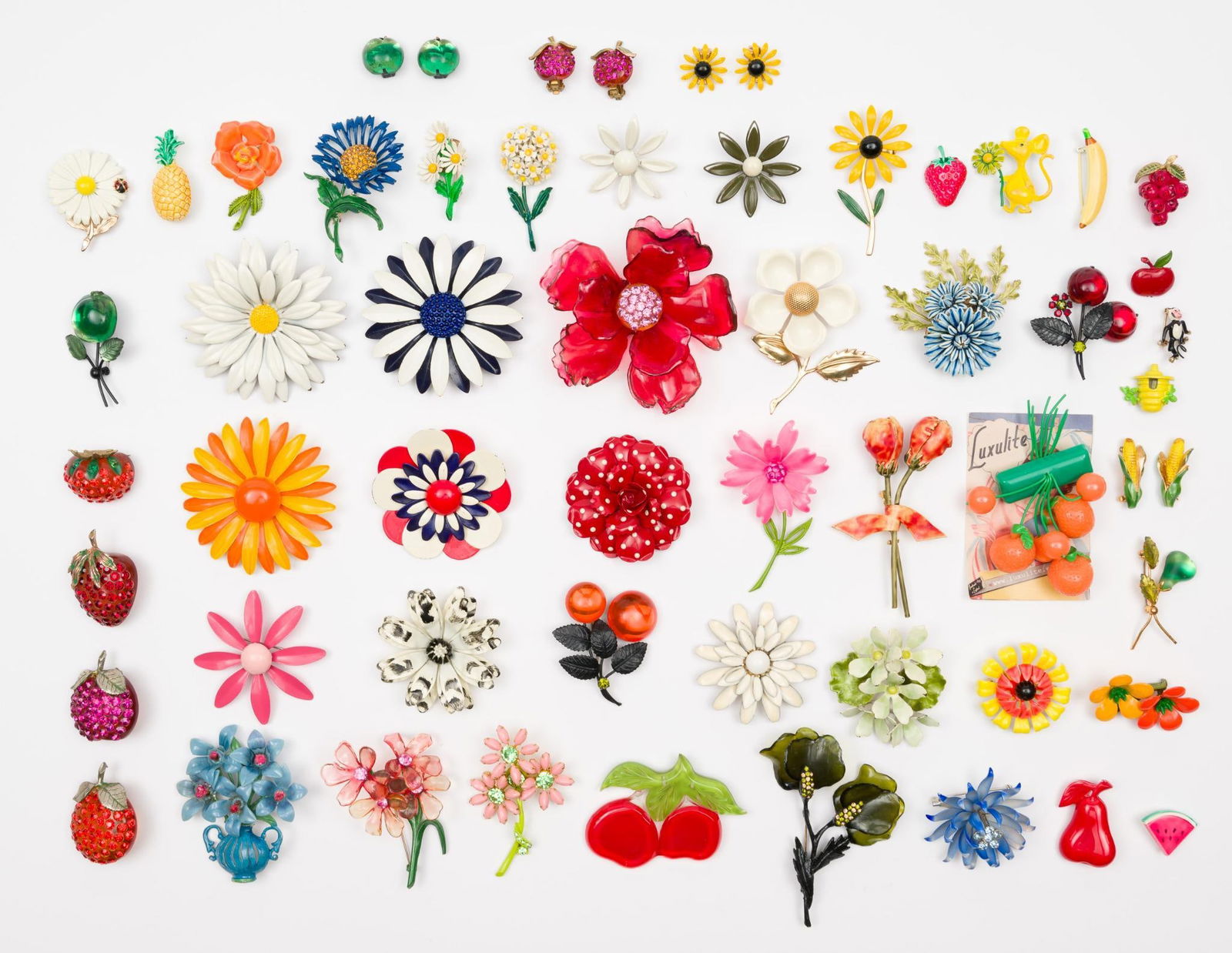 Grouping of Vintage Costume Pins (1 of 5)