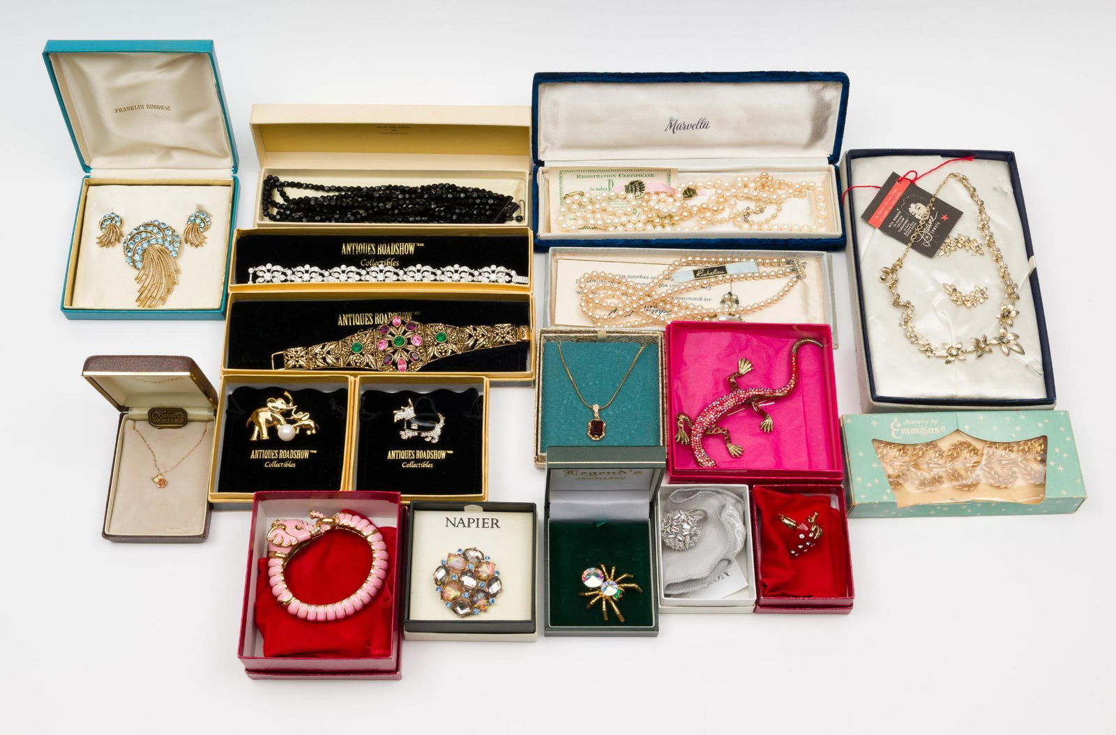 18 Pieces Signed Vintage Jewelry (1 of 5)