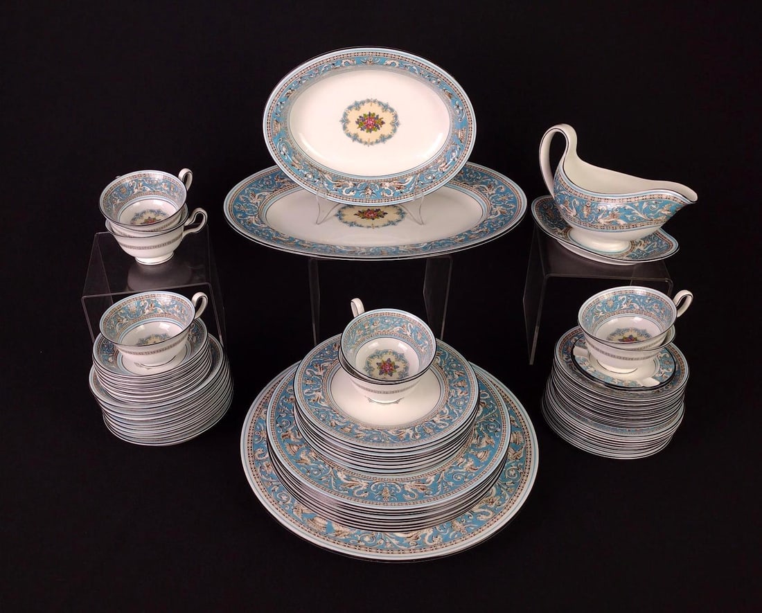 61 Pcs Wedgwood Florentine Dinnerware (1 of 4)