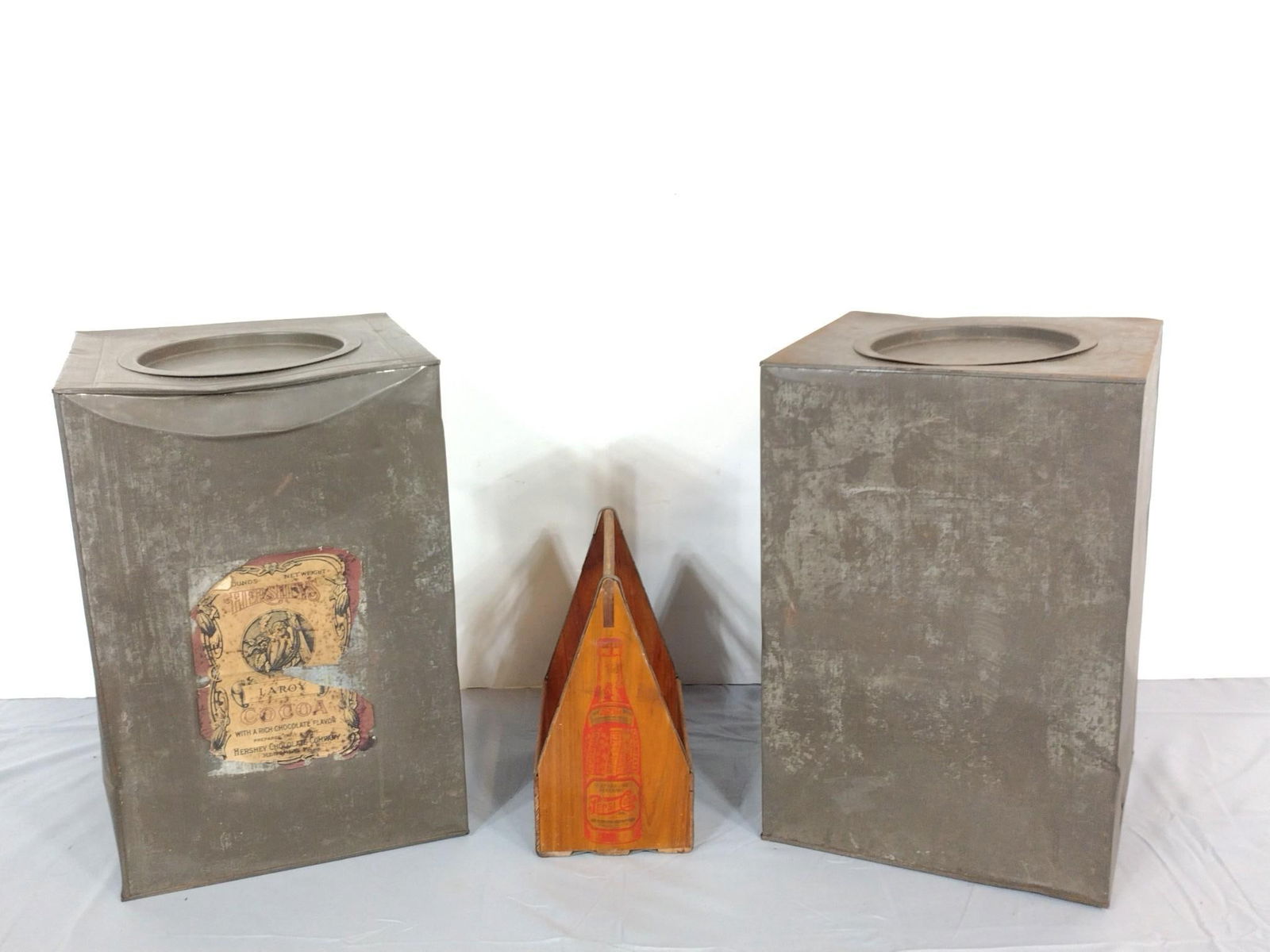 3 Pcs Advertising incl Hershey's Cocoa Tins (1 of 6)