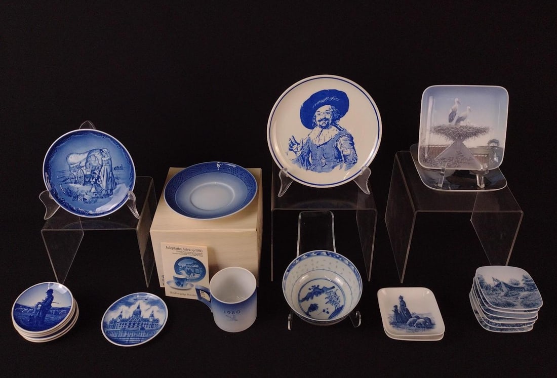 21 Blue and White Ceramics incl B&G and Royal Cophenagen: 3-1/4" to 6-1/2" diameter. LR/ BA