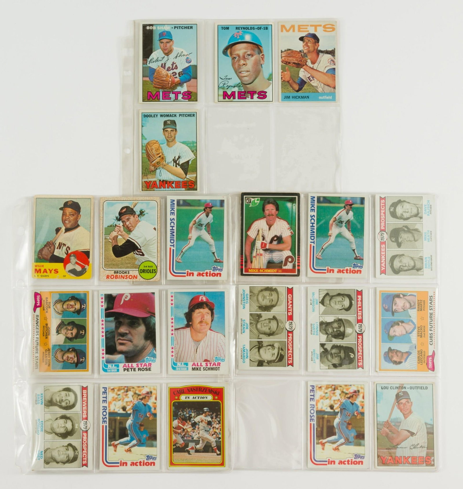 Baseball Binder With 1963 Mays #300 & More: Baseball binder with 1963 Mays #300, 1968 B. Robinson #20, 1972 Yaz #38, Schmidt and more. AJ.