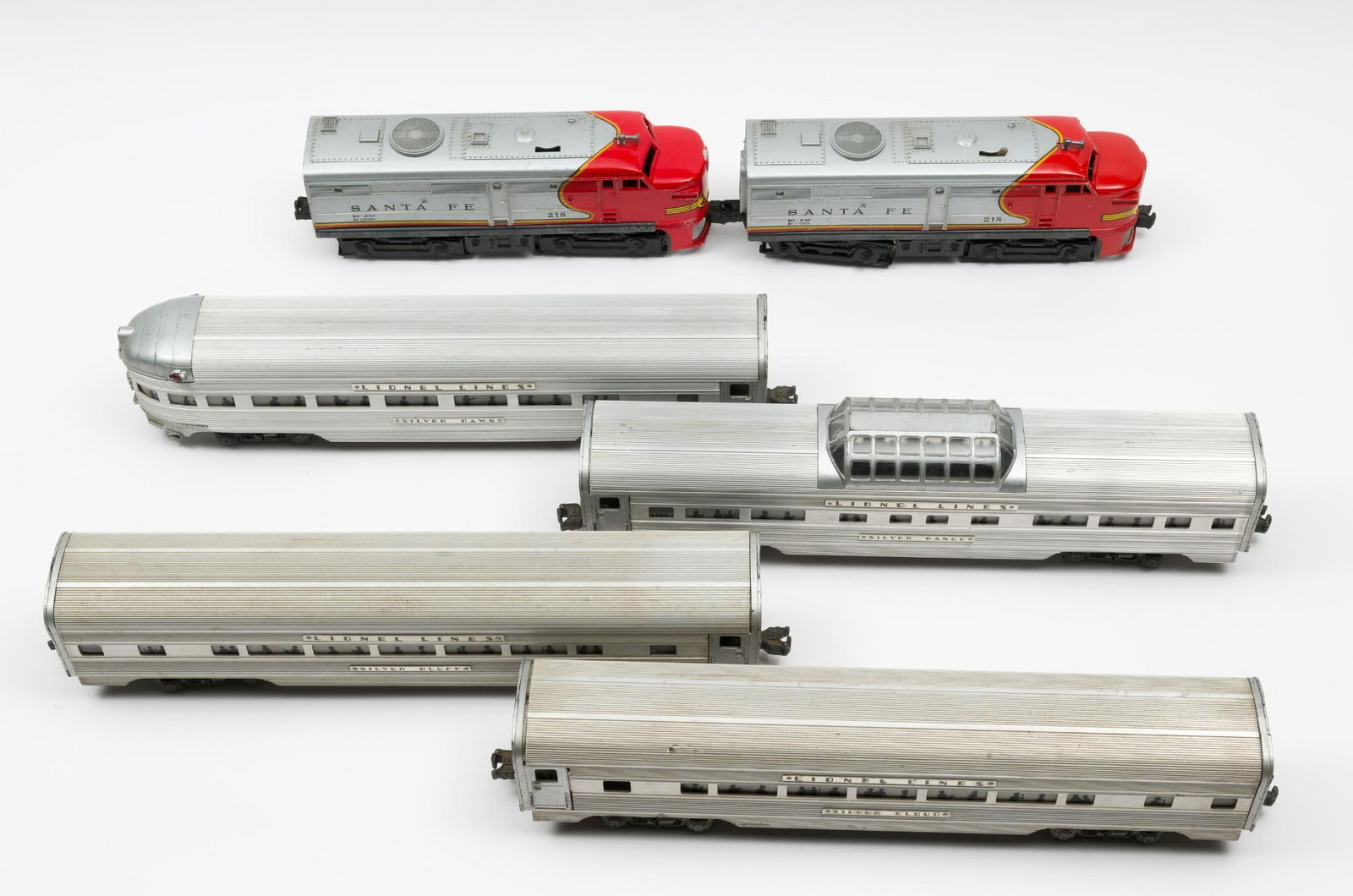 Lionel Silver Bluff Cars With 2 Santa Fe Engines (1 of 9)