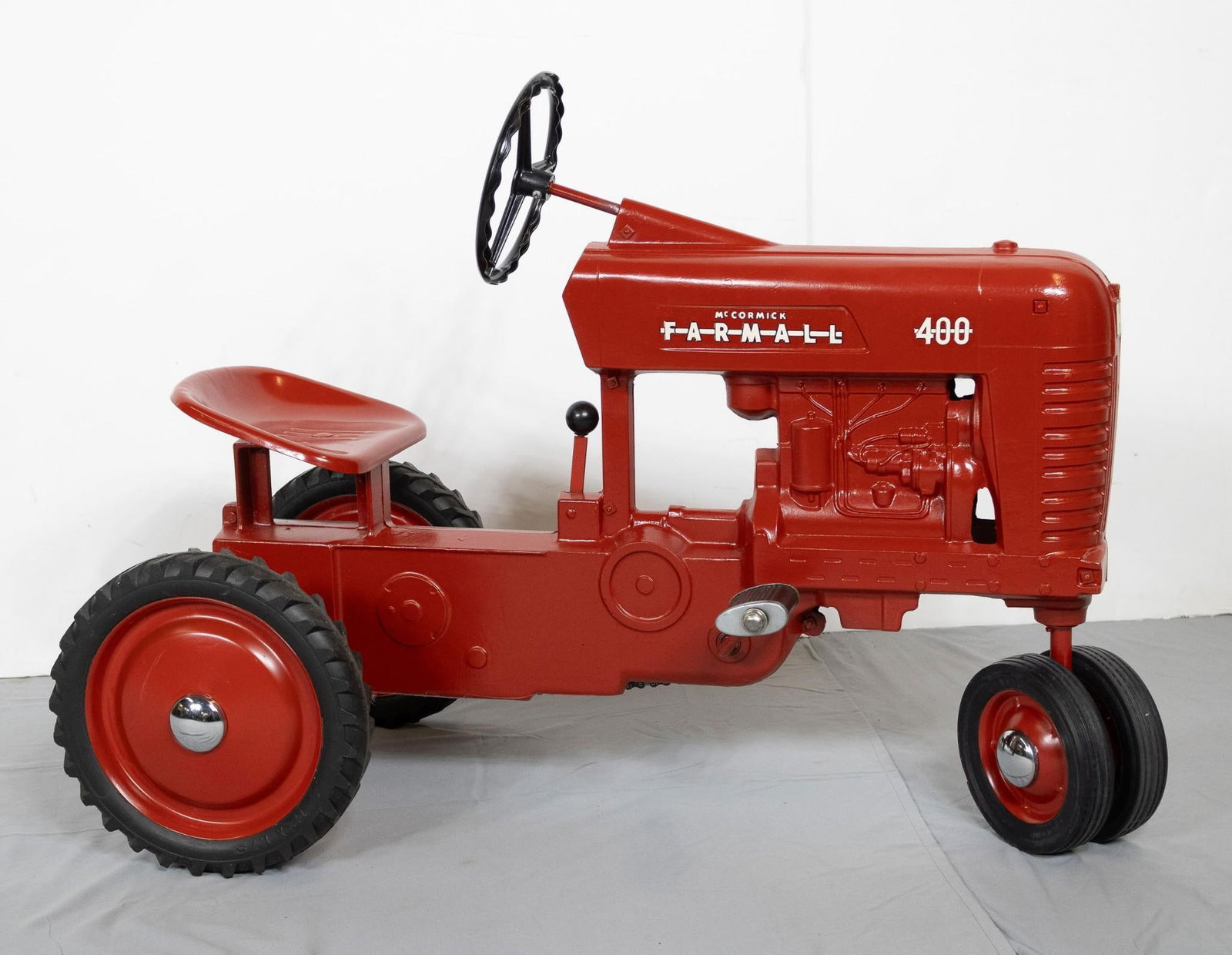 Eska Tractor Company McCormick Farmall 400 Pedal Tractor (1 of 4)