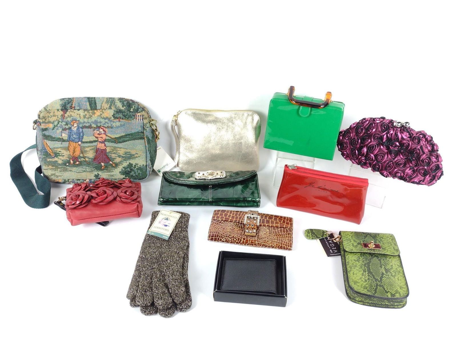 11 Purses, Wallets and Gloves (1 of 9)