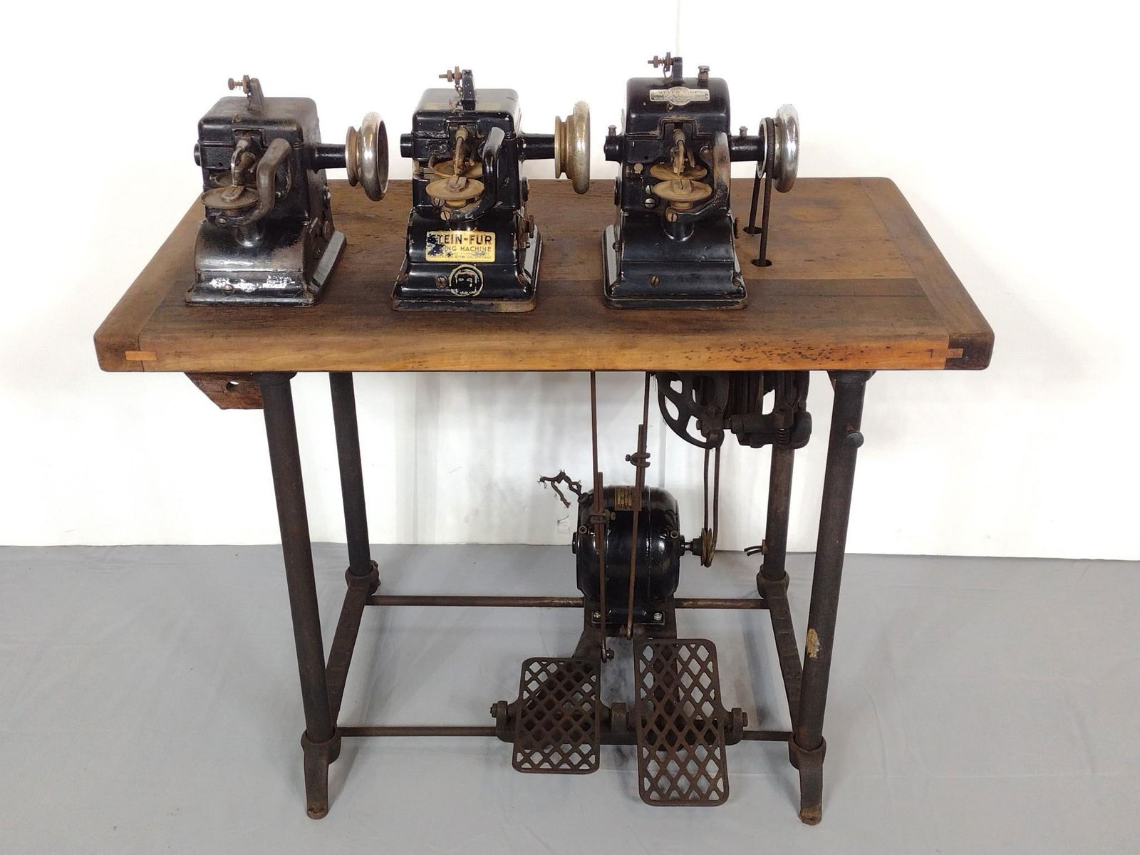 Fur Coat Sewing Table With Extra Machines (1 of 6)