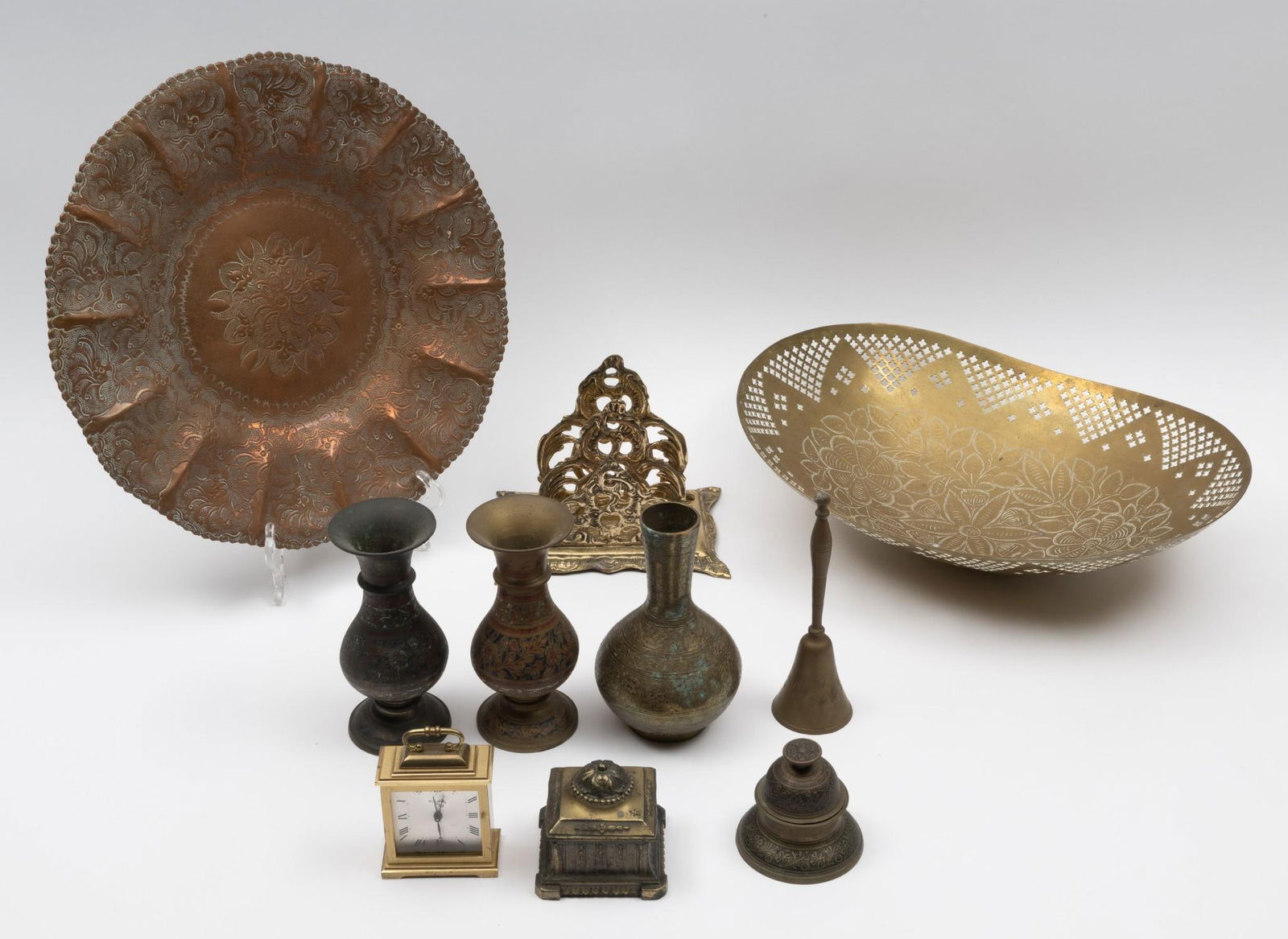 10 Pcs Brassware incl Bulova Swiss Made Desk Clock (1 of 9)