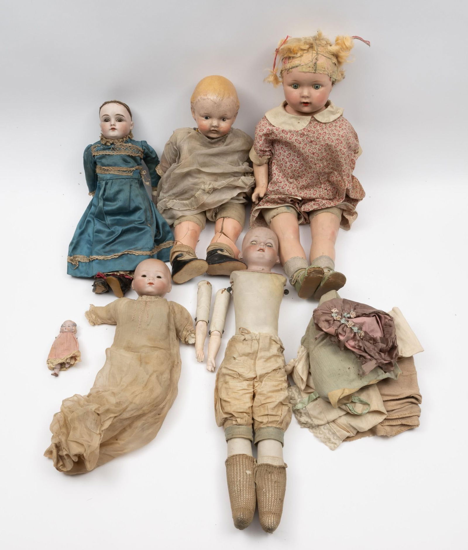 4 Antique Dolls Auction