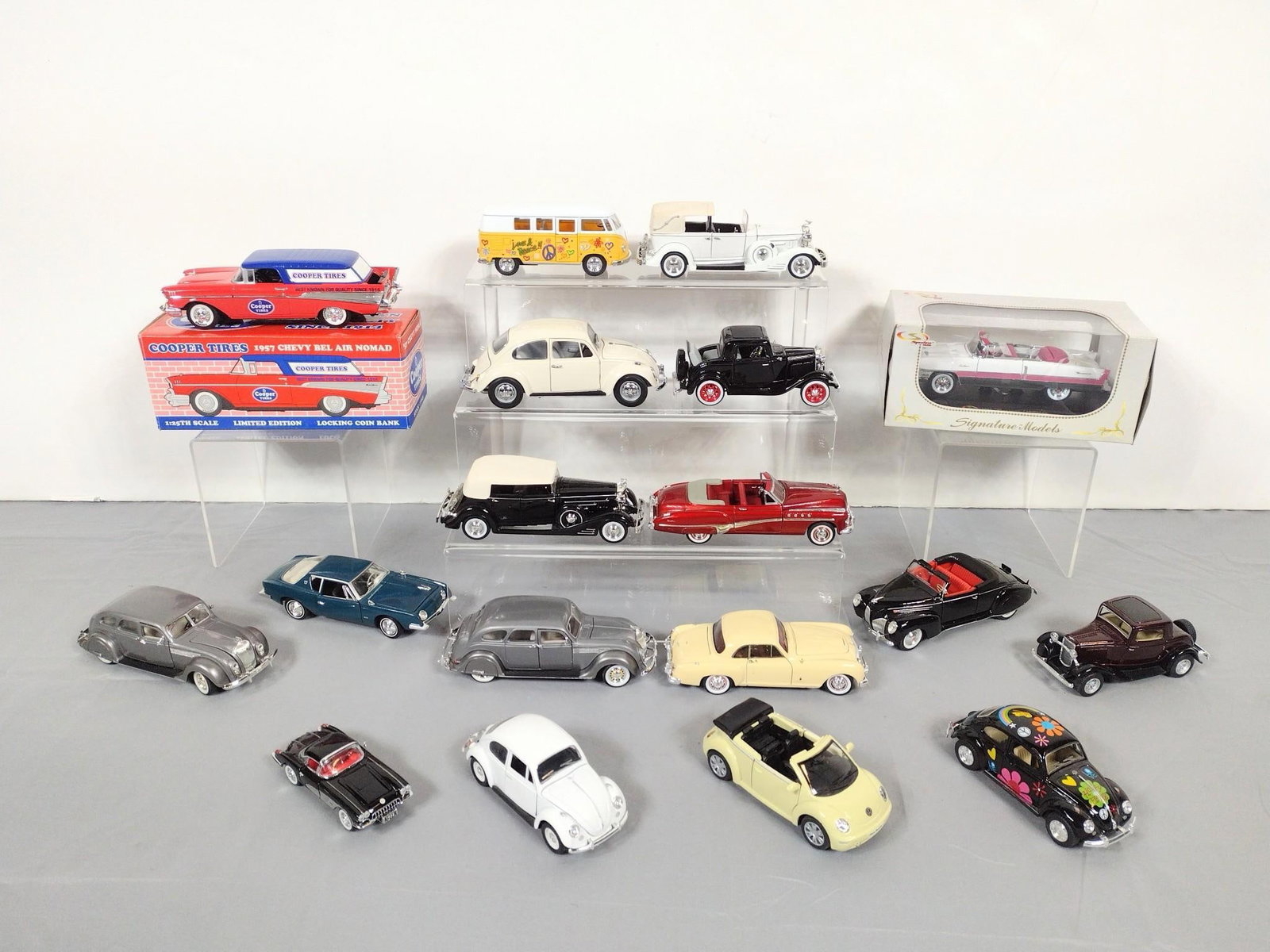 18 Die Cast Cars incl The Franklin Mint: 4" to 7" long. Also includes Signature Models and Kinsmart.