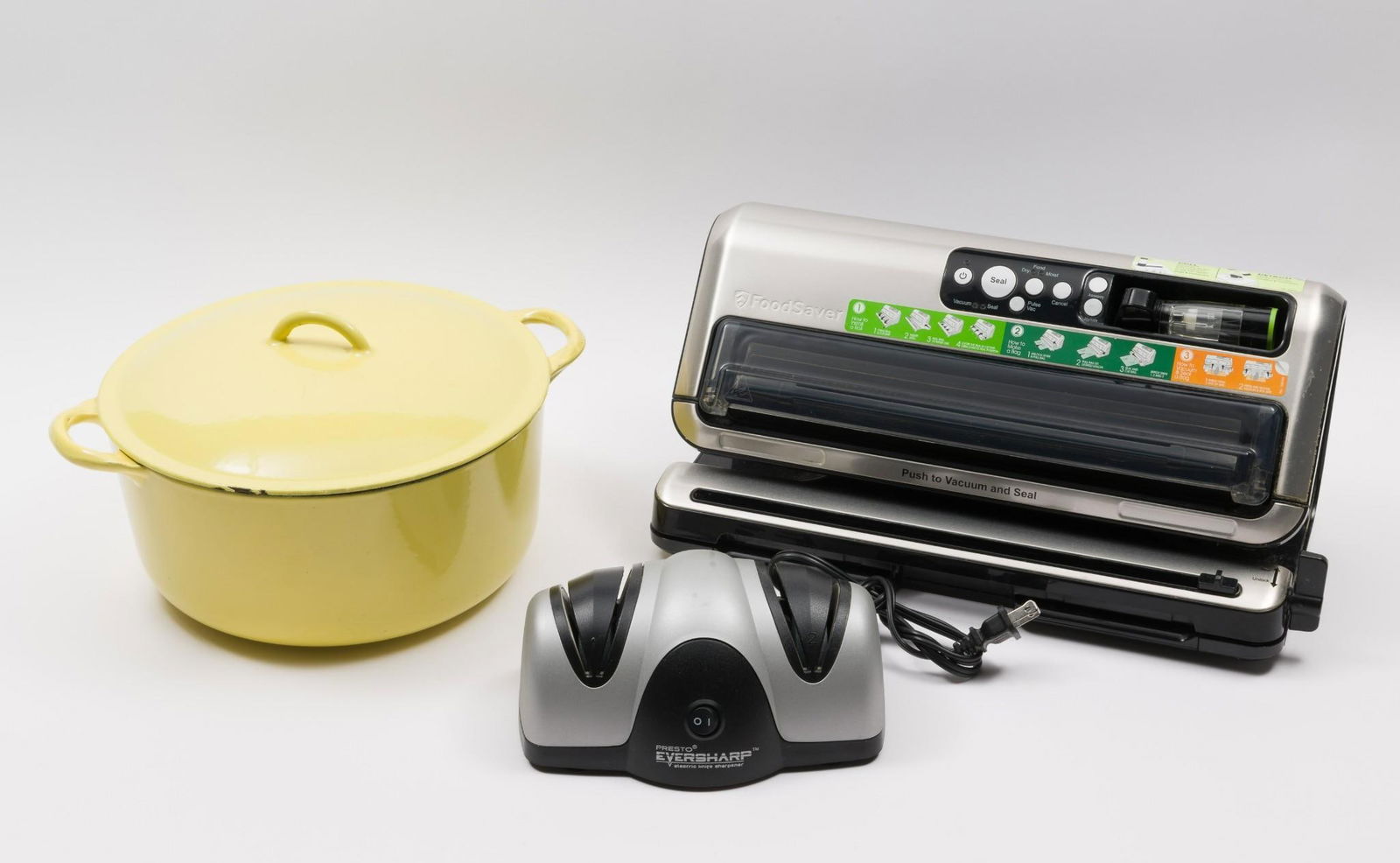 3 Pcs. Kitchenalia incl. Foodsaver and Descoware (1 of 6)