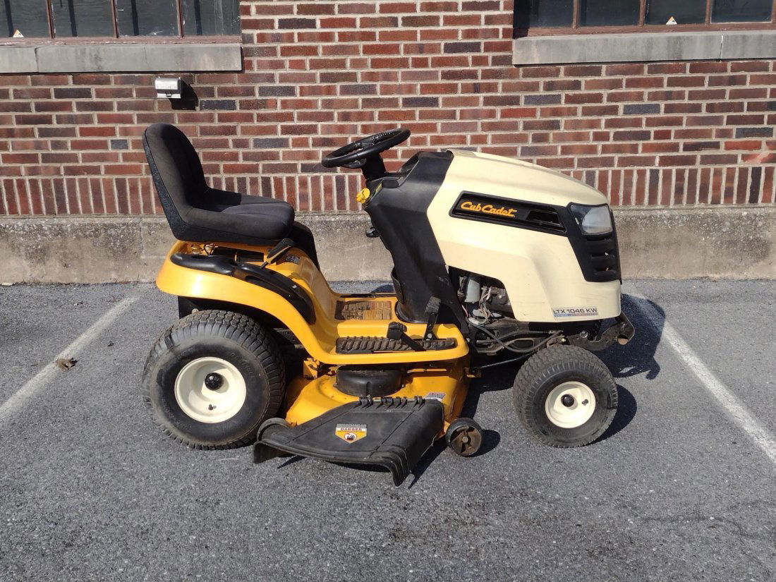Cub Cadet Ltx 1046 Kw Riding Mower Auction