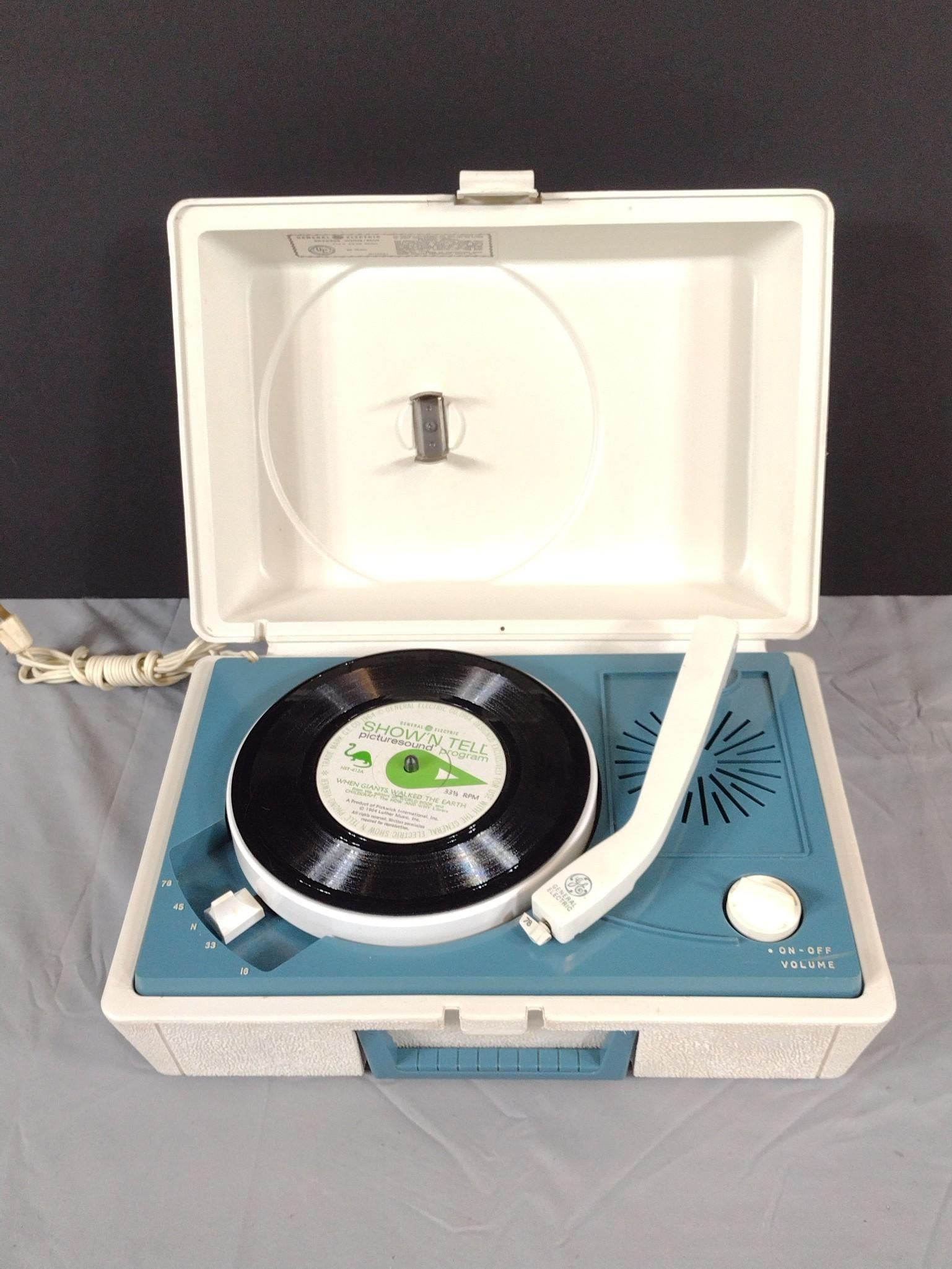 General Electric Solid State 45 Record Player (1 of 5)