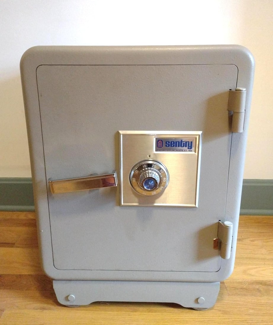 Sentry Floor Safe (1 of 5)
