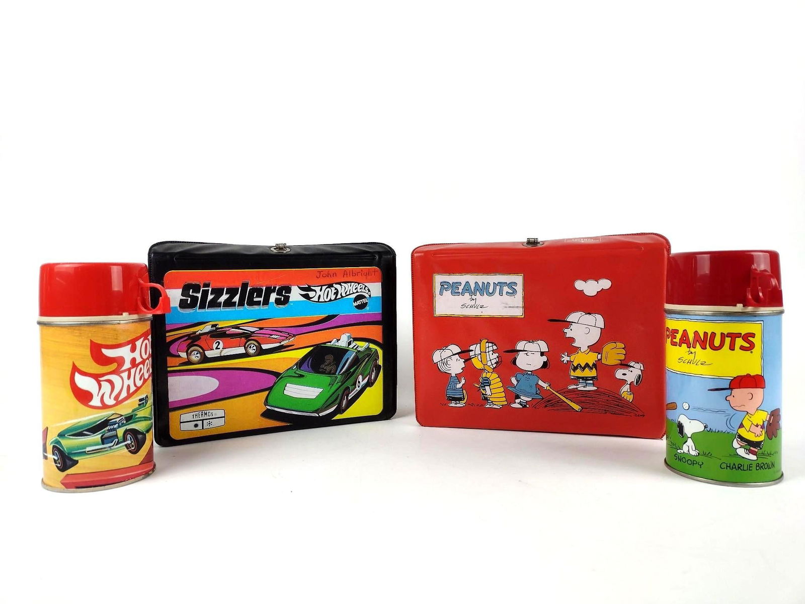 2 Vintage Lunch Boxes (1 of 3)