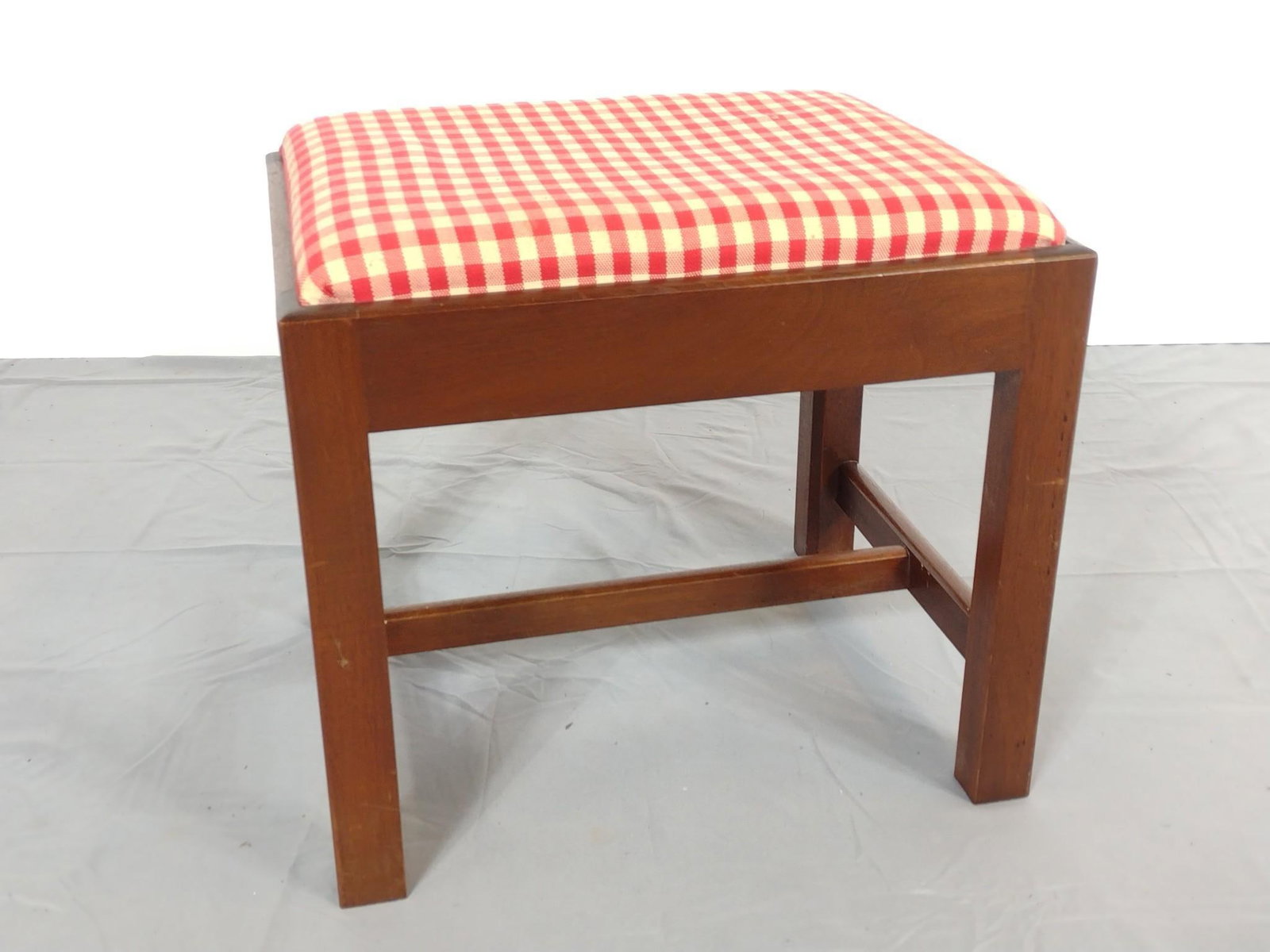 Williamsburg Kit Furniture Stool: 18" wide x 14-1/2" deep x 16-1/2" high. Minor staining to upholstery.