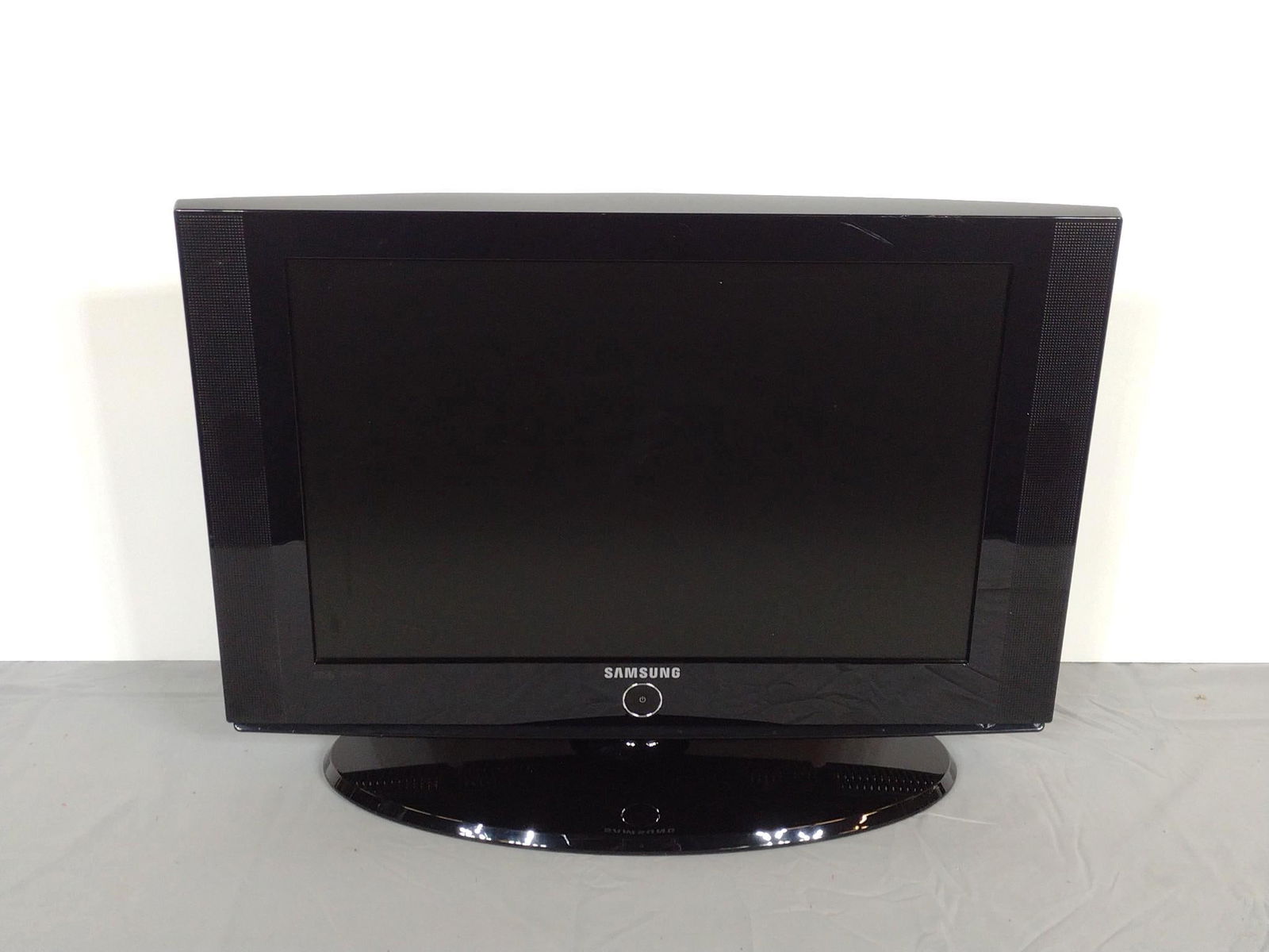 Samsung 22" TV (1 of 3)