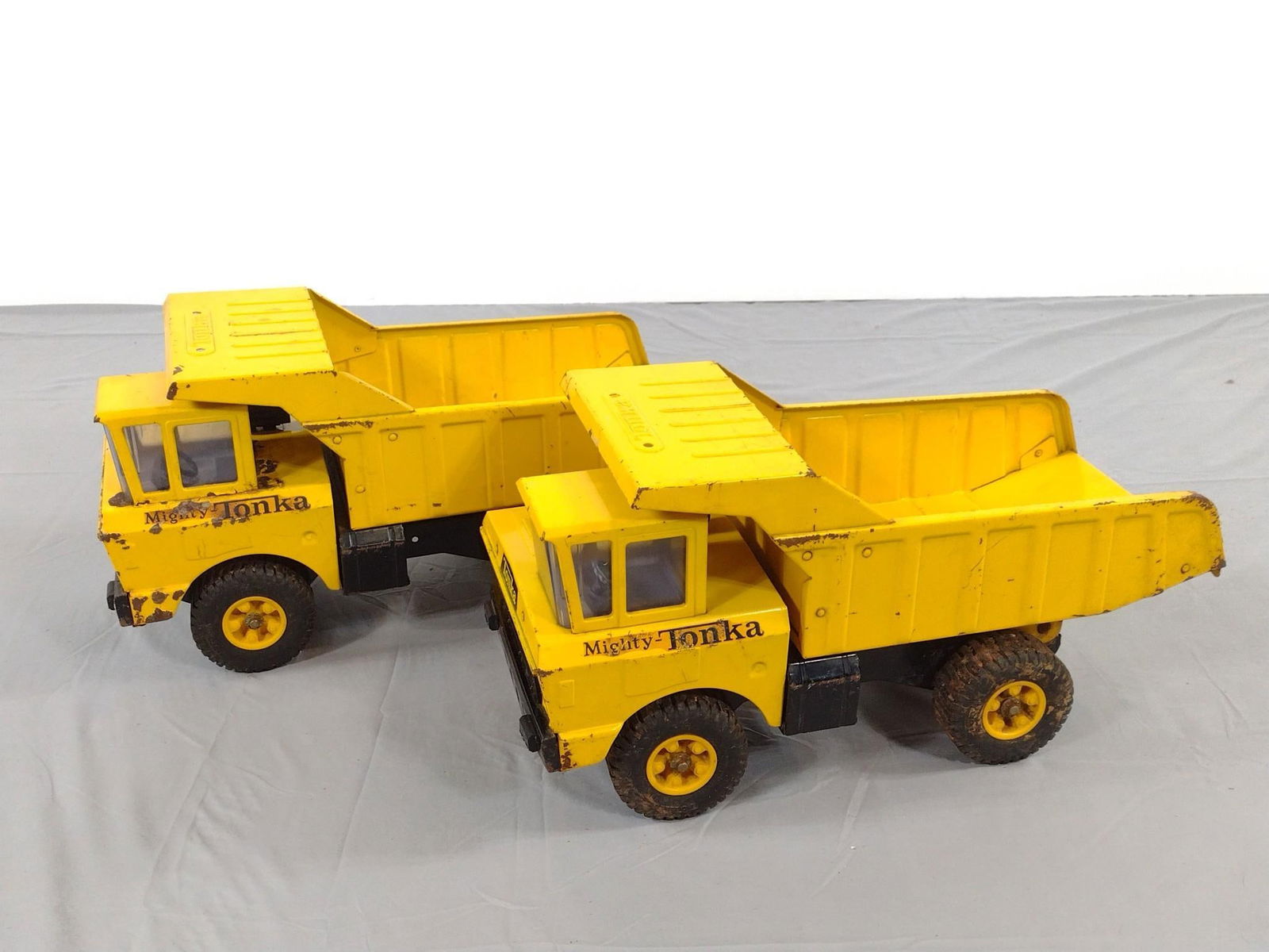 2 Mighty Tonka Construction Trucks (1 of 6)