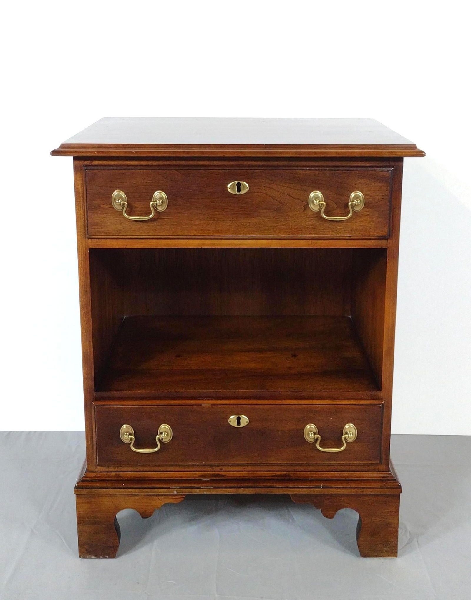 Statton Trutype Americana Side Table (1 of 6)