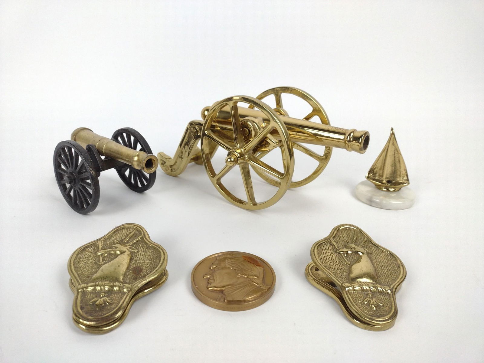 6 Pcs Brassware incl Williamsburg Clips (1 of 5)