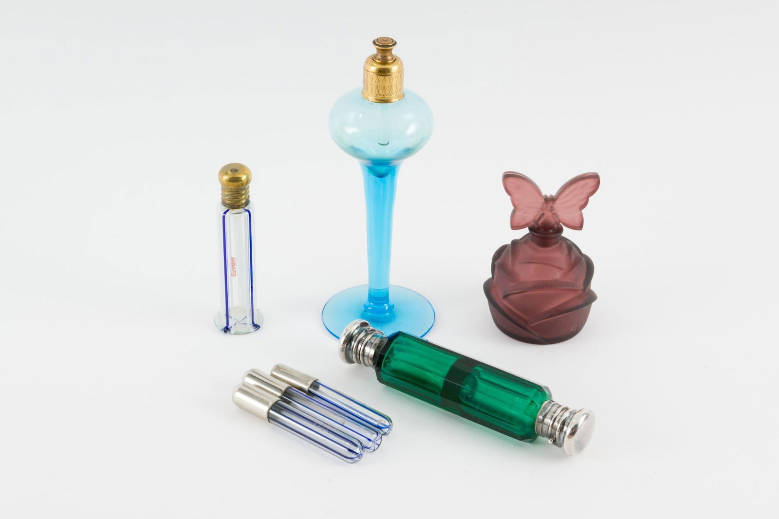 7 Antique and Vintage Perfumes and Scent Bottles (1 of 5)