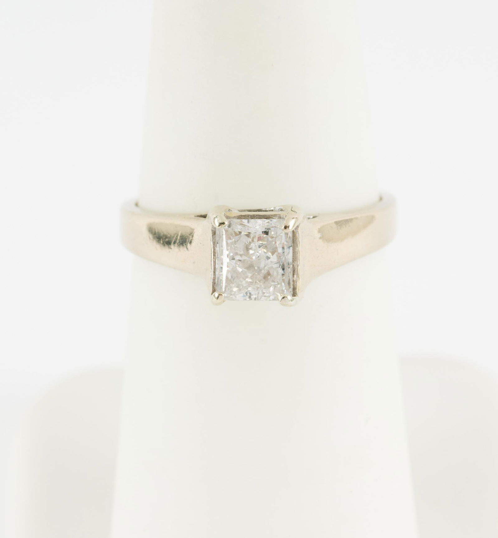 18K White Gold & .70 Ct Diamond Solitaire Ring (1 of 5)