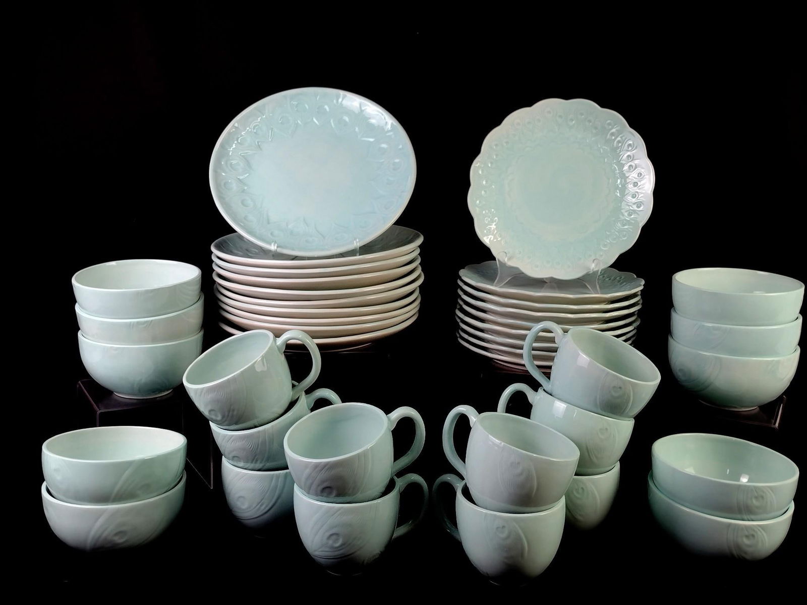 39 Pcs Edie Rose Home "peacock Collection" Dinnerware Auction