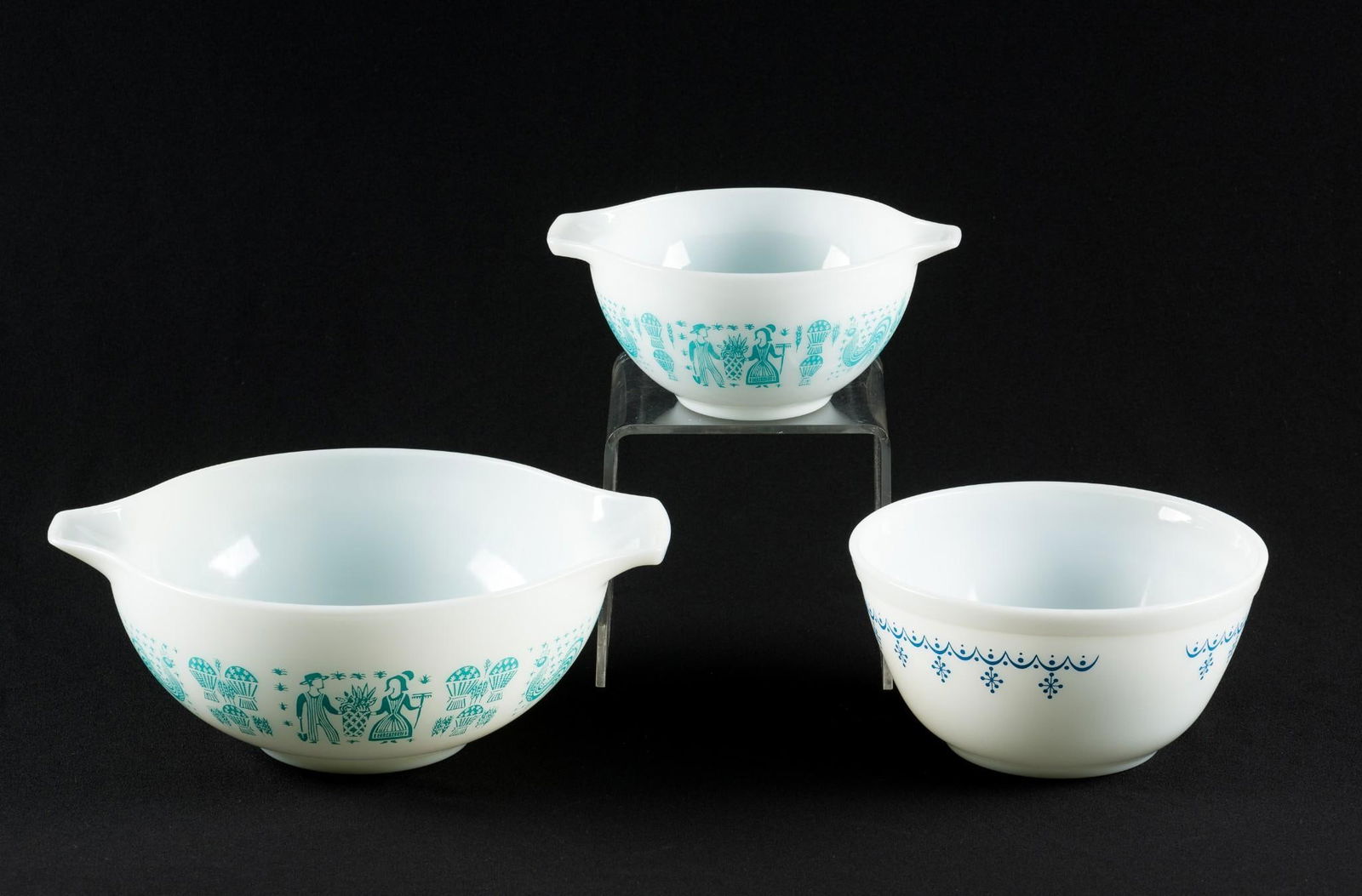 3 Pyrex Mixing Bowls (1 of 14)