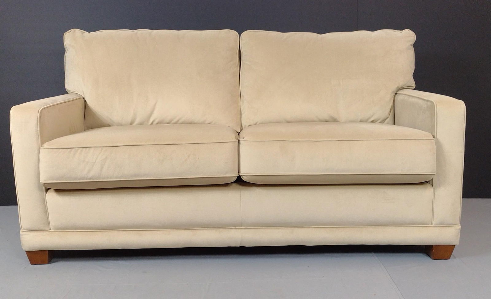 La-Z-Boy Loveseat: 68-1/2" wide X 37" deep X 38" high. MG.